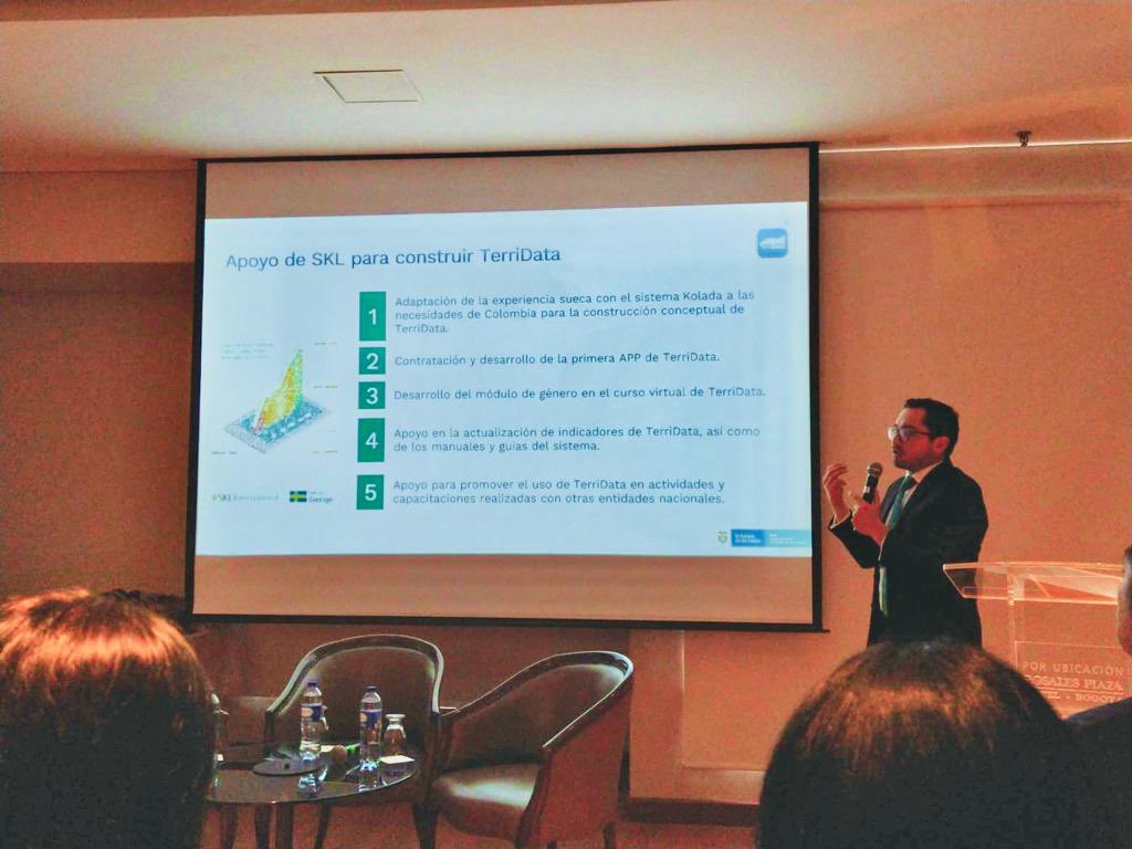DNP_Colombia's tweet photo. #AEstaHora nuestro director de Ordenamiento y Desarrollo Territorial, @jose_linarees, participa en el evento de cierre del proyecto Foincide del Gobierno de Suecia, que ha apoyado la construcción de #TerriData, una herramienta que fortalece la gestión de entidades territoriales. https://t.co/9P3BUiVpFe