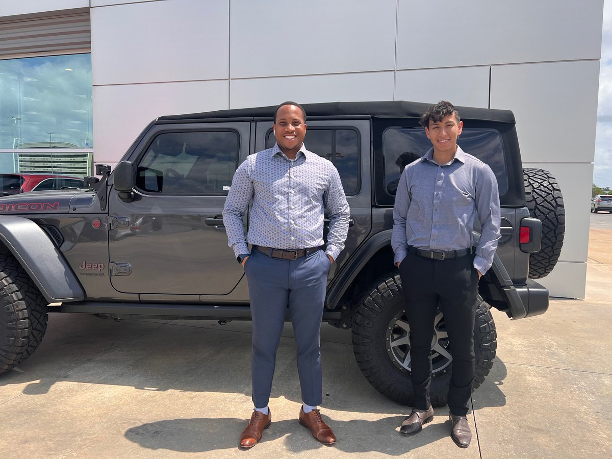 Start your week off right, stop on by and let Rashawn and Justice help you find the perfect vehicle that fits your family's needs!

825 N Interstat Dr.
