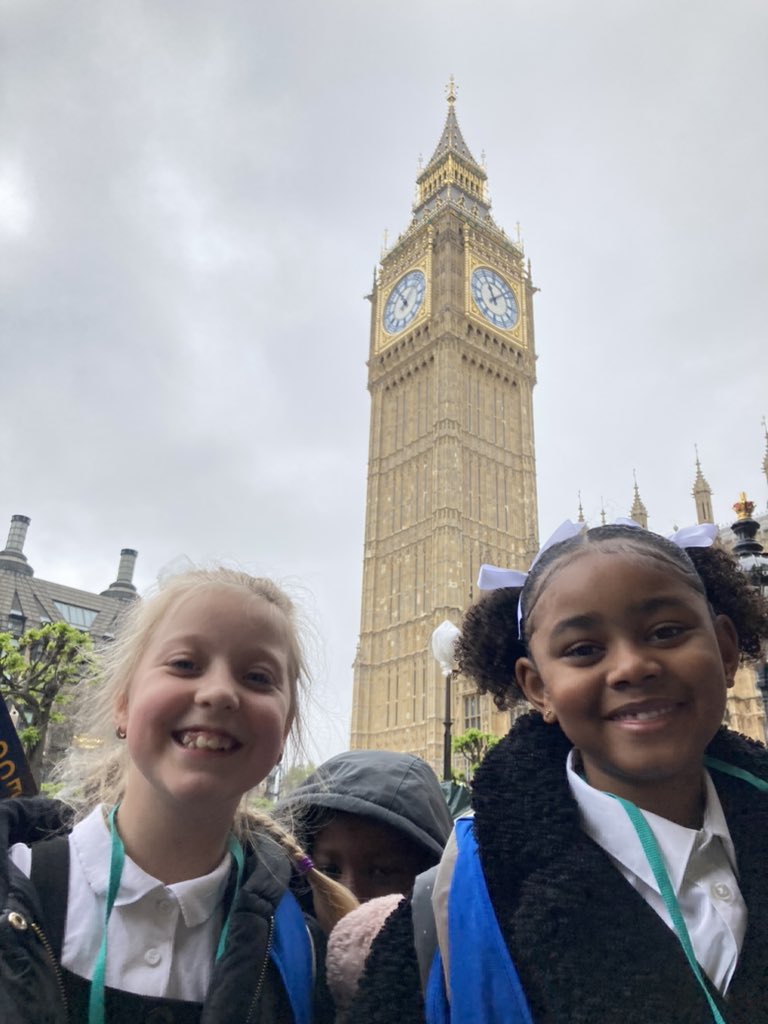 Chestnut had a fantastic adventure exploring Westminster today 😊 @woodhillsch @WoodhillLKS2