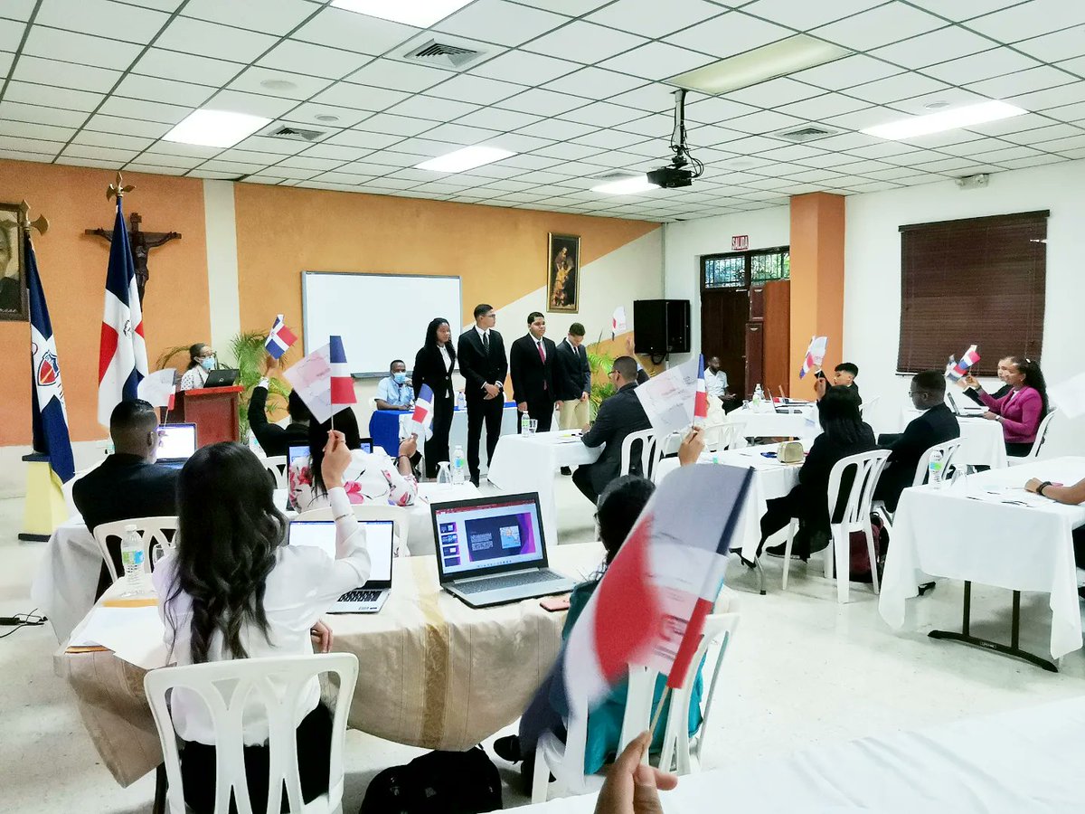 Alumnos y alumnas de S6, pertenecientes a la optativa Ciudadanía y Democracia Participativa de Humanidades y Ciencias Sociales, participan en el proyecto Una Idea Hecha Nación.

#SomosLaSalle 
#DominicanoDLS 
#LaUtopíaUnSueñoPosible