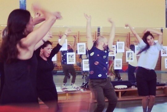 Venimos encantadas de seguir trabajando de la mano de @MeM_org  <a href="/JornalerasL/">Jornaleras de Huelva en Lucha</a> y #mujeresabril en la maravilla de proyecto #sembrandoantirracismo seguimos compañeras!!! 💪🏾❤️#teatro #escacenadelcampo #huelva