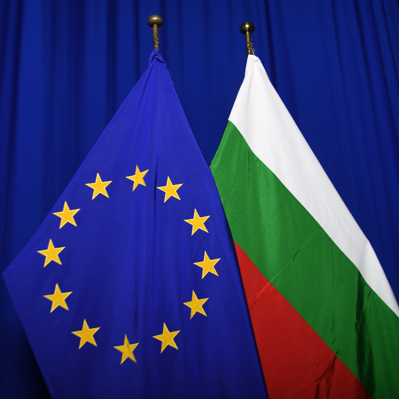 VDombrovskis's tweet photo. GOOD NEWS - EU finance ministers endorsed Bulgaria’s #RRF recovery plan. 

It will help boost 🇧🇬 growth potential, job creation, socio-economic resilience:
🌲decarbonise energy sector, raise energy efficiency
📶roll out broadband 
➡️tackle corruption
Поздравления, България!
🇪🇺 🇧🇬 https://t.co/E2egAlvRJJ
