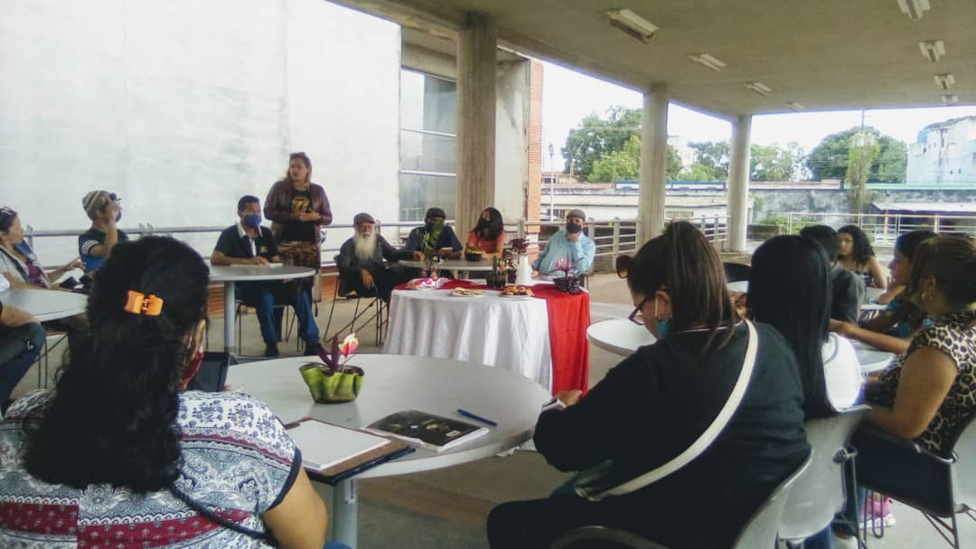 Imculmatnosune's tweet photo. Artistas plásticos presentes: maestro José Fornes, Ivan Maicán, Elianny Rondón, Adelmo Guzmán, Leonardo Rodríguez,  Egdalis Villarroel, Juan Frontado.

Presentes estudiantes de la Escuela de Pintura José Fornes, del @IcumEsCulturaMo 

#Maturin
#Monagas
@ANAFUENTES_PSUV https://t.co/WY2dHNciwc