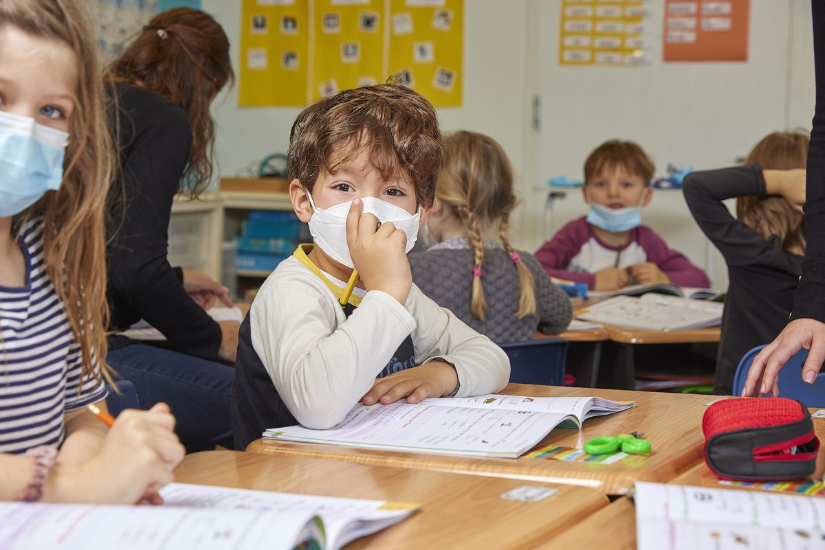 We are hiring an extended day assistant for now! Students are welcome to apply!efgb1.applytojob.com/apply/368f8qHJ…