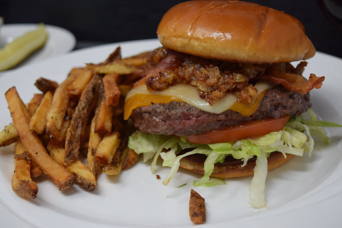 jacksonsPGH's tweet image. Light up your lunch break with a Bacon Jam Burger from Jacksons. 🔥

#jacksons #jacksonssouthpointe #southpointefood #washingtoncountyfood #southpointe #experiencejacksons