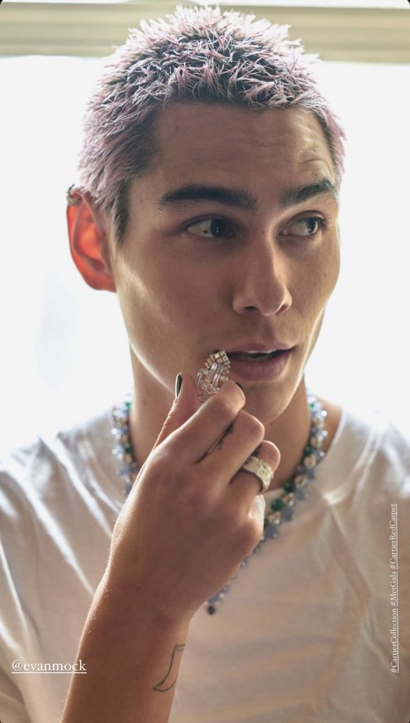 I'm getting paid, Cartier necklace they sit on my neck #MetGala2022  shout out to @ cartier 🔥