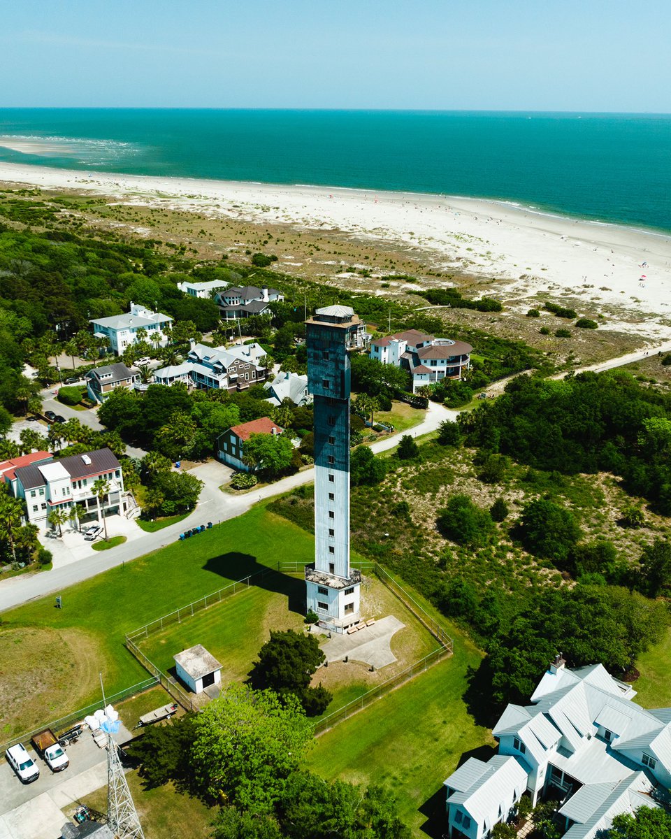 The Sullivan’s Island Lighthouse 💡
#charleston #photography #explorecharleston #lighthouse #ocean #explore #travel #create #dronephotography #nature #SouthCarolina #dji #mavic3