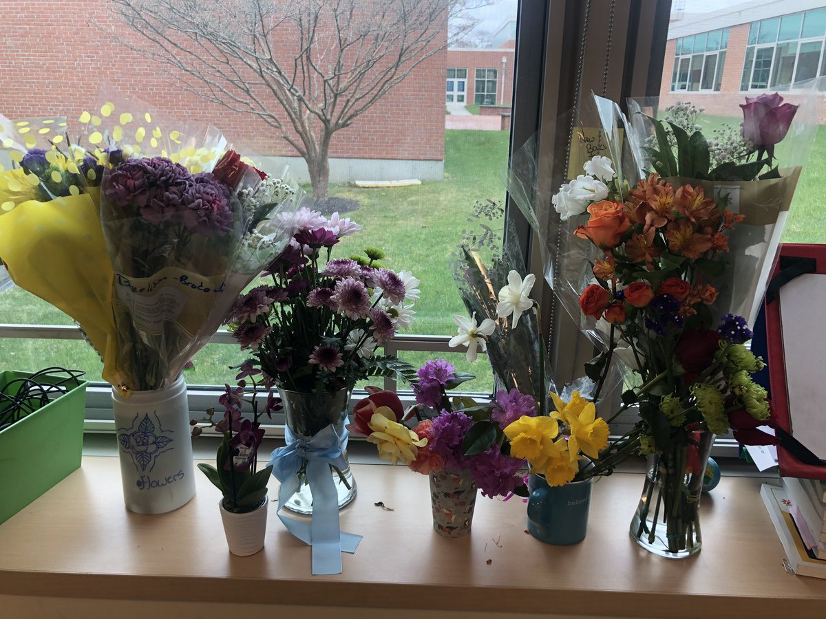 MrsBThird's tweet image. So appreciative for the shower of flowers that students greeted me with today! Most importantly was the smiles and hugs from the world’s greatest fourth graders ❤️