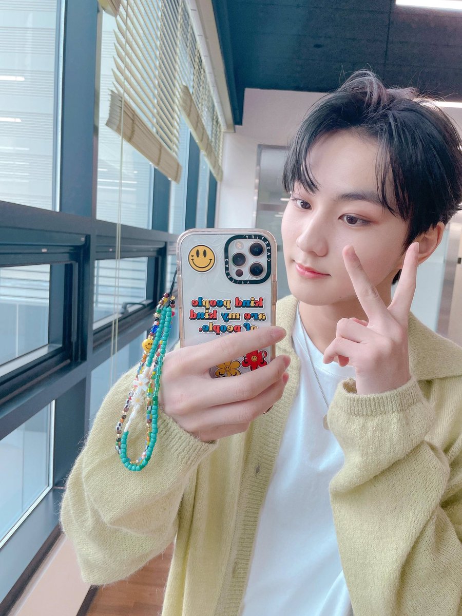 _jellyjake's tweet photo. น้องบอกไอโฟนตูตู https://t.co/hM4MaDNWCT