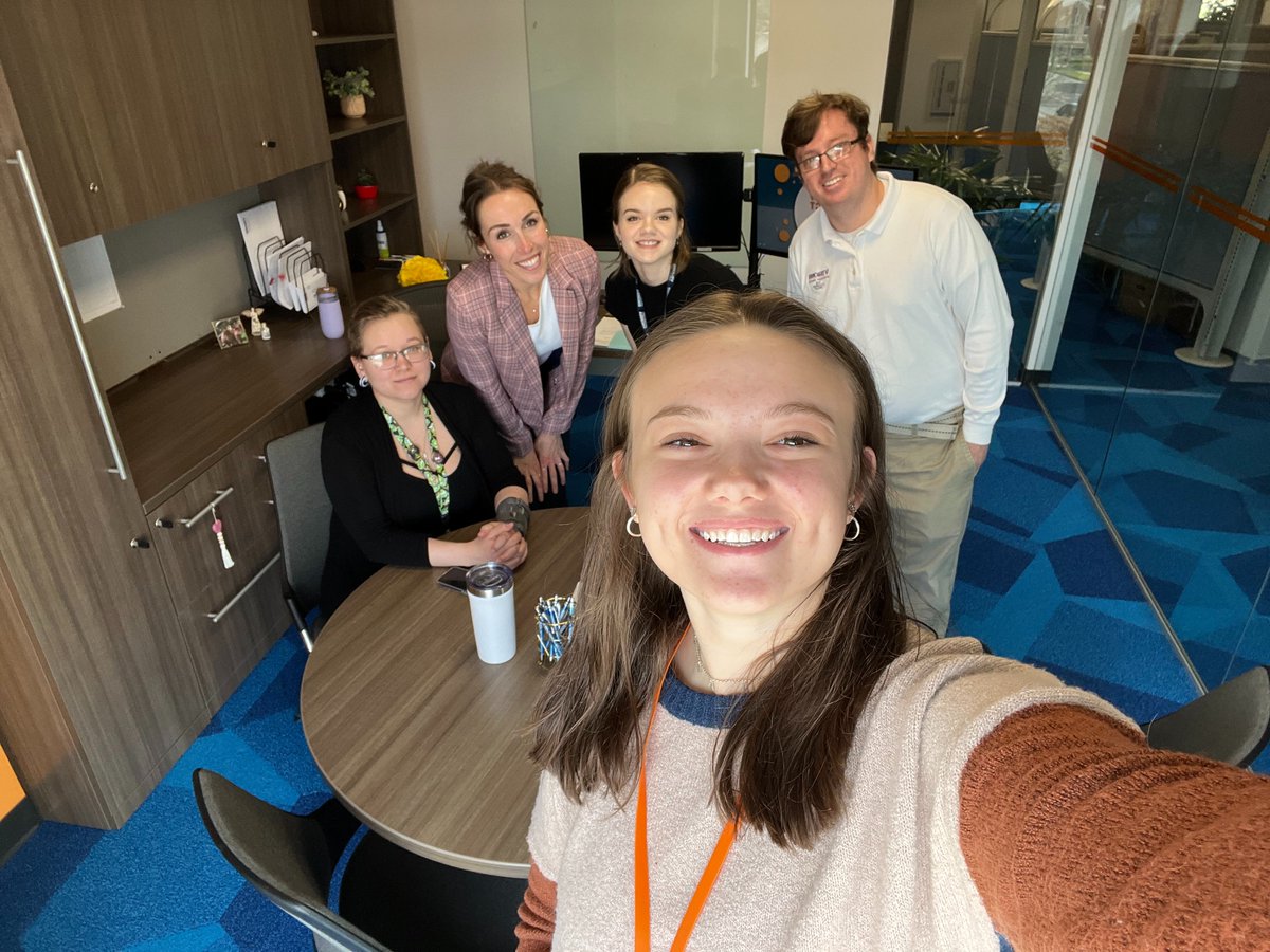 BTNewVisionsBus's tweet photo. Lots of smiles on placement day for these New Visions Business students. Our community ROCKS! #BroomeIsGood https://t.co/QJ3cFyy6yT