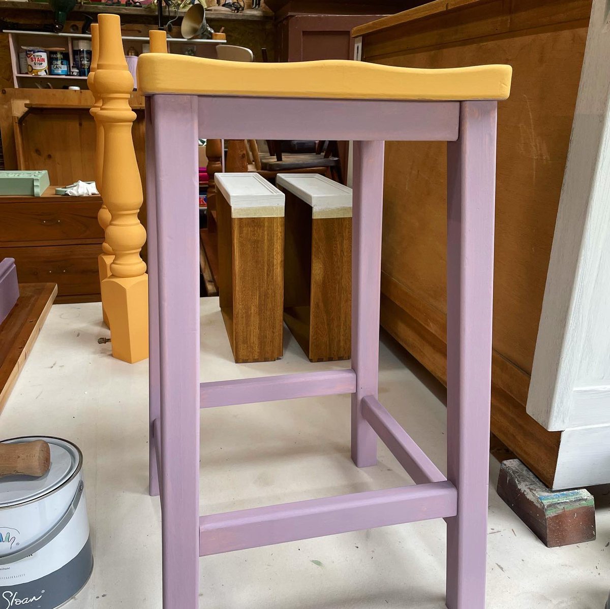 reworkeddorset's tweet photo. Fabulous table and stool for a client today, unusual colour combo that we think works rather well 👌 #rwf #reworkedfurniture #anniesloan #table #stools #paintedfurniture #furniture @anniesloanhome #customcombo https://t.co/5J8AgMStcQ