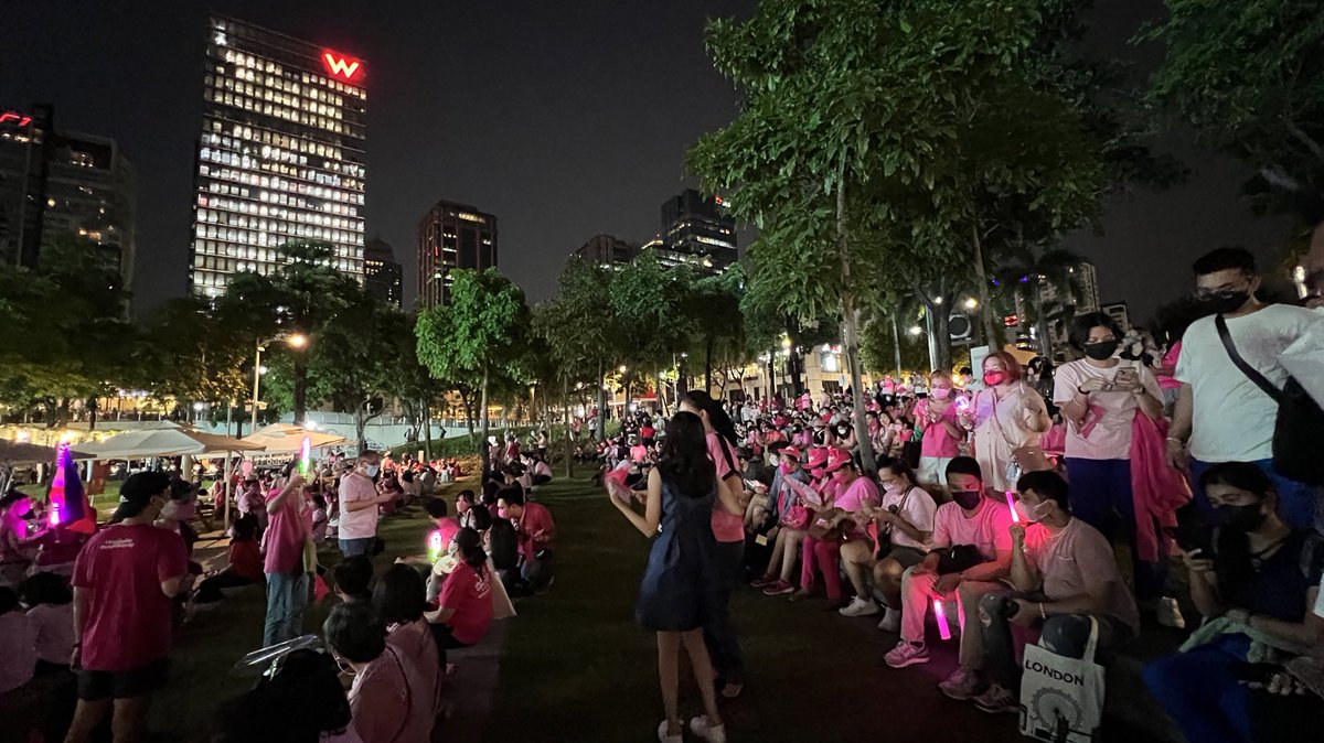 jheddychong's tweet photo. Gonna join for tomorrow's last walk for Leni sa BGC. Eto yung kampanya na hinding hindi ko ikinakahiya dahil kalakip nito naman ay good governance na may resibo.

See you when I see you there!🌸💖

 #bgcforleni #IpanloNa10To https://t.co/vhDDgUZ4l7