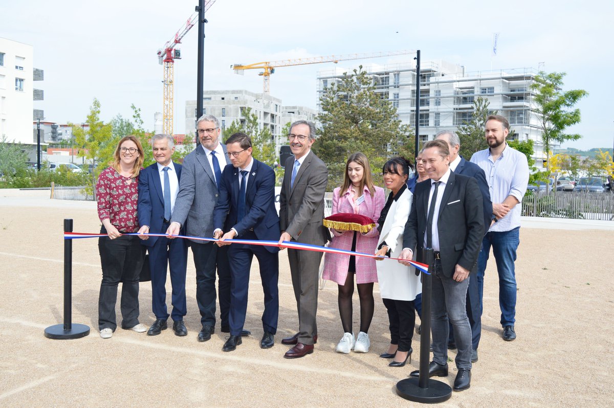capi_agglo38's tweet photo. Mardi 3 mai 2022, inauguration de la place des Alpes à L’Isle d’Abeau. Un beau projet d’aménagement urbain pour en faire un lieu central et convivial !
#CAPI2026 #amenagement #vivreensemble #investir
Photos ©CAPI. https://t.co/YKV0D4BcF9