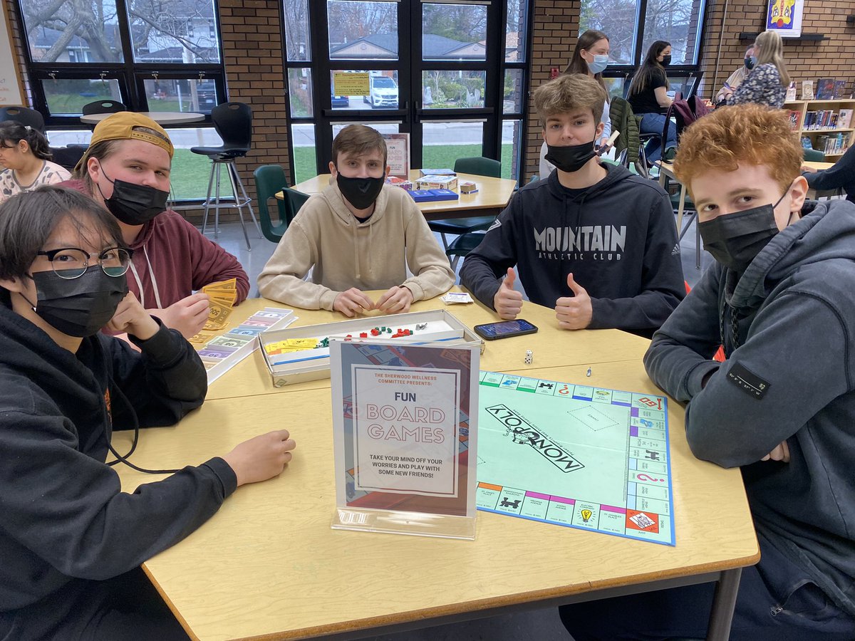 Mental Health Week continues in the LLC with cooperative games, puzzles, and bracelet making!