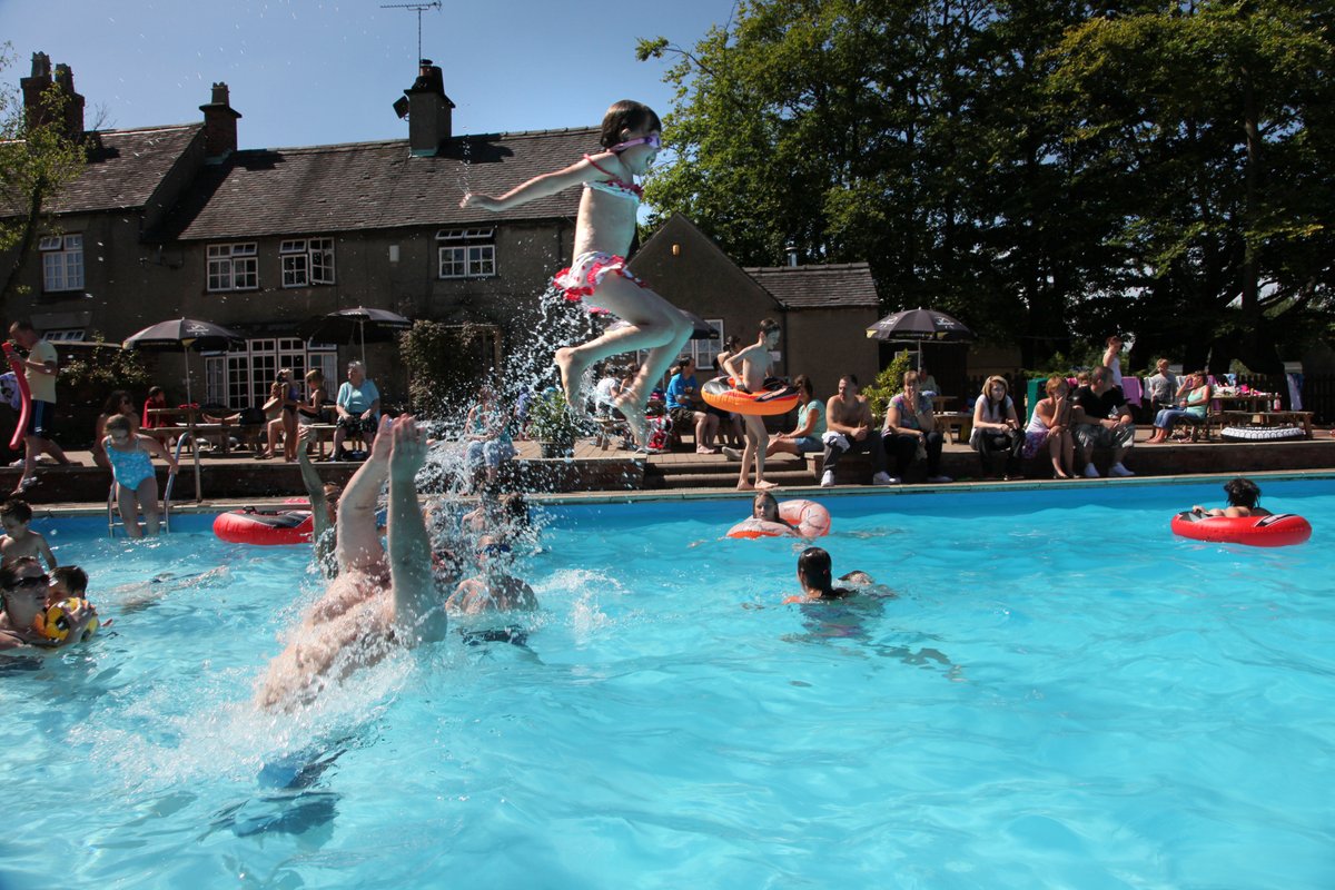 The weather is looking great for the next few weekends 🌞 Perfect for making family memories together. Click the link to check availabillity callowtop.co.uk/make-an-enquir…