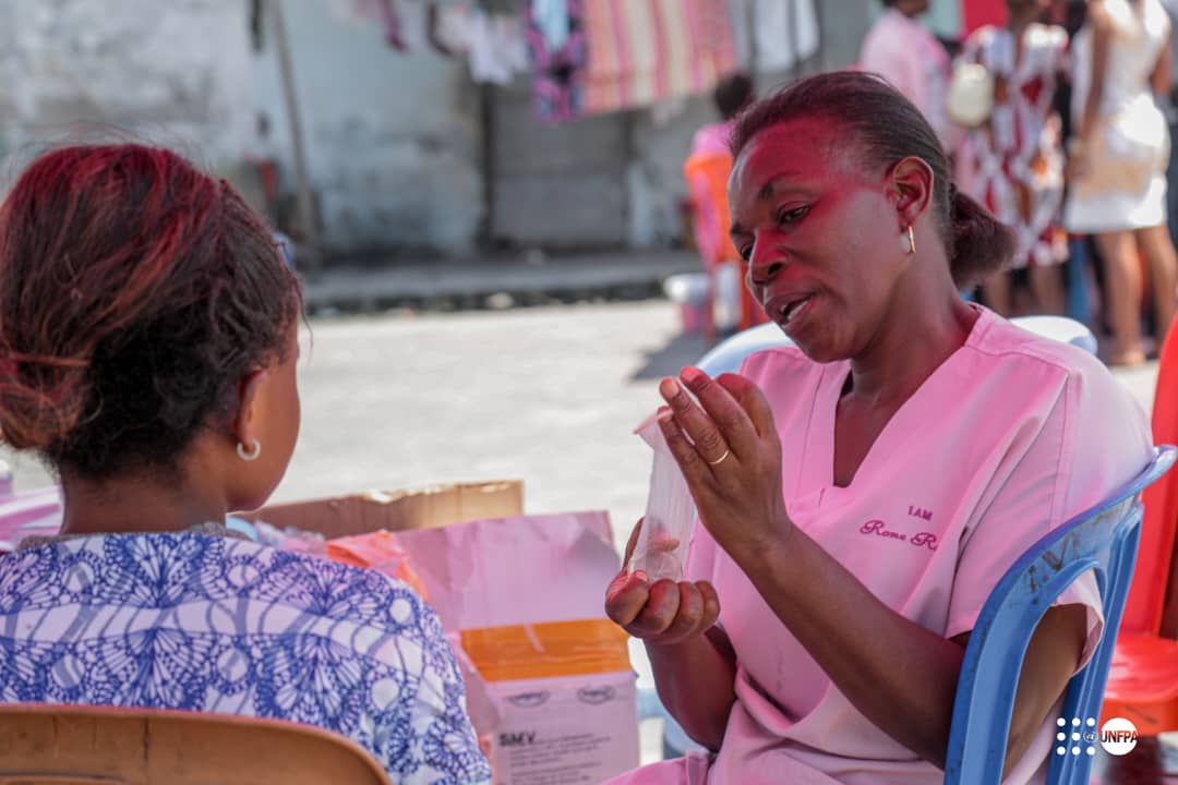 UNFPARDC's tweet photo. En marge de la célébration de la Journée internationale de la sage-femme ce 5Mai, la @scosaf et @UNFPARDC ont mené 3 jours de sensibilisation à Kinshasa pour
✳️ promouvoir les méthodes contraceptives
✳️ offrir gratuitement les services PF
@MinSanteRDC #IMWD2022
@ONURDCongo https://t.co/QzG3iuqqo5
