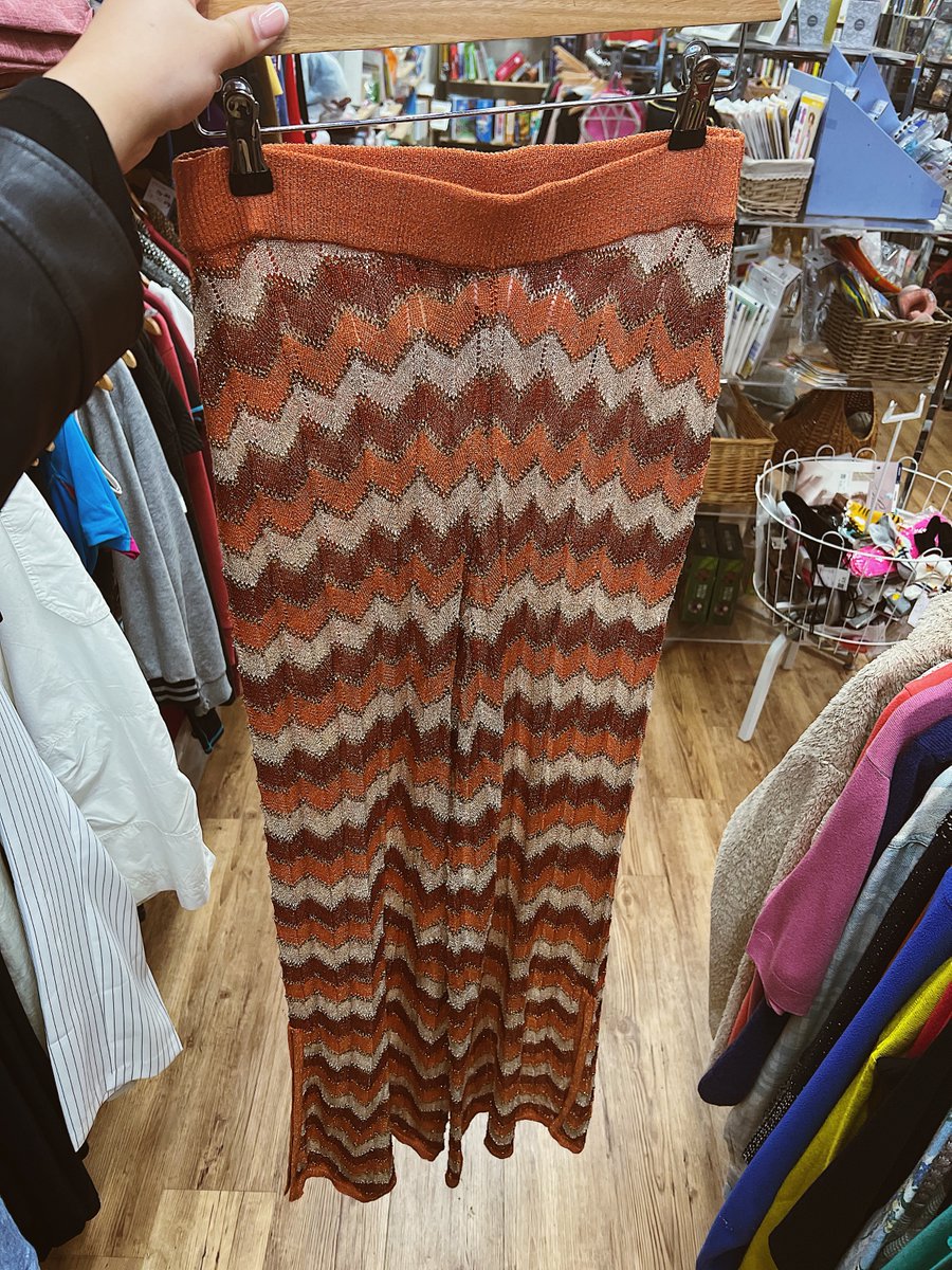 ShopFloorEngage's tweet photo. Happy #charitytuesday everyone!😆

How groovy are these trousers Poppy found in her local @TheBHF ?👖

We think they’d be perfect for a summer festival!🎉

Have you recently found any charity shop gems?💎

#charityshopfinds #socialretail https://t.co/XcBpPYteB4