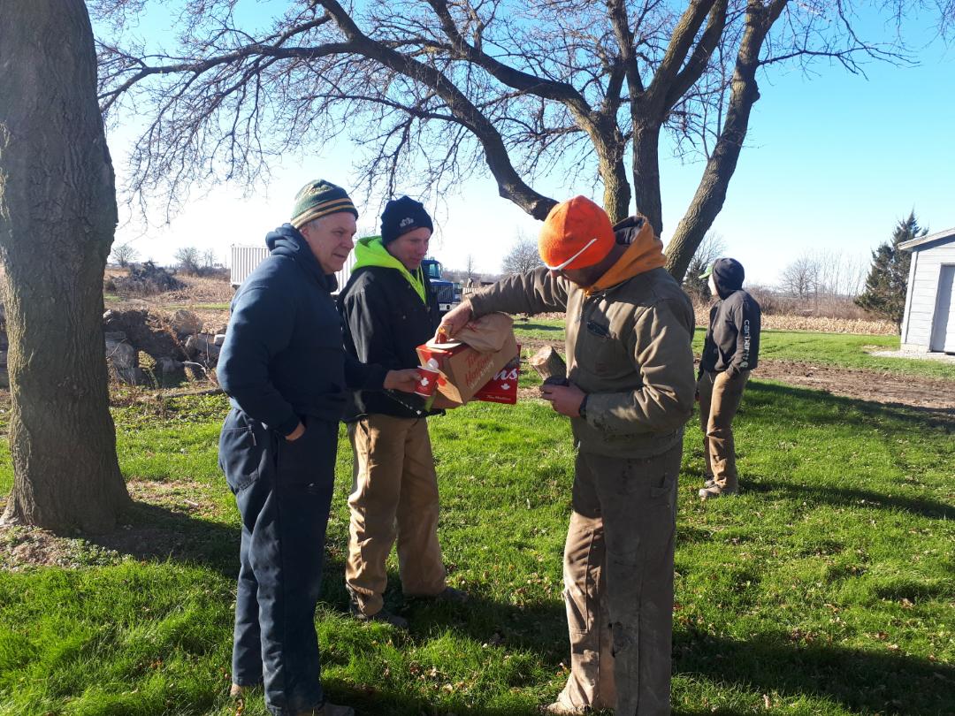 Bluewater_GP's tweet photo. Throwback to November 23rd.  40 acres off in just over 4 hours, with lots of help!  $130,000 raised for the Canadian Foodgrains Bank in 2021.  Thank you to the many who have helped with the BGP! We have indeed been blessed! #endhunger https://t.co/k9COtWIhjW