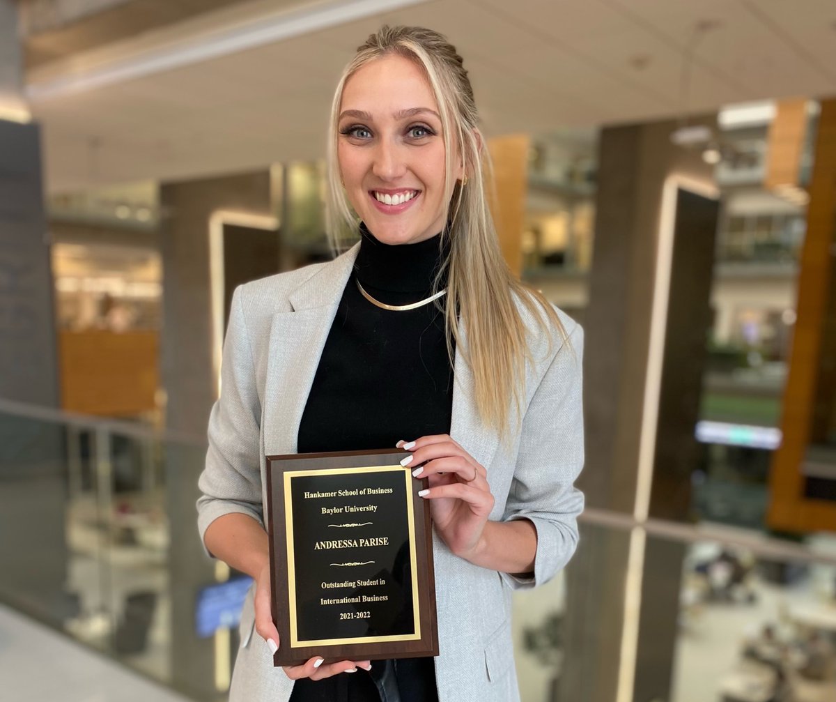 BaylorVBall's tweet photo. A HUGE congratulations to Andressa Parise for her Outstanding Student award! We’re so proud of all your accomplishments!🤩👏

#SicEm🐻🏐 https://t.co/4fLiYoeNt1