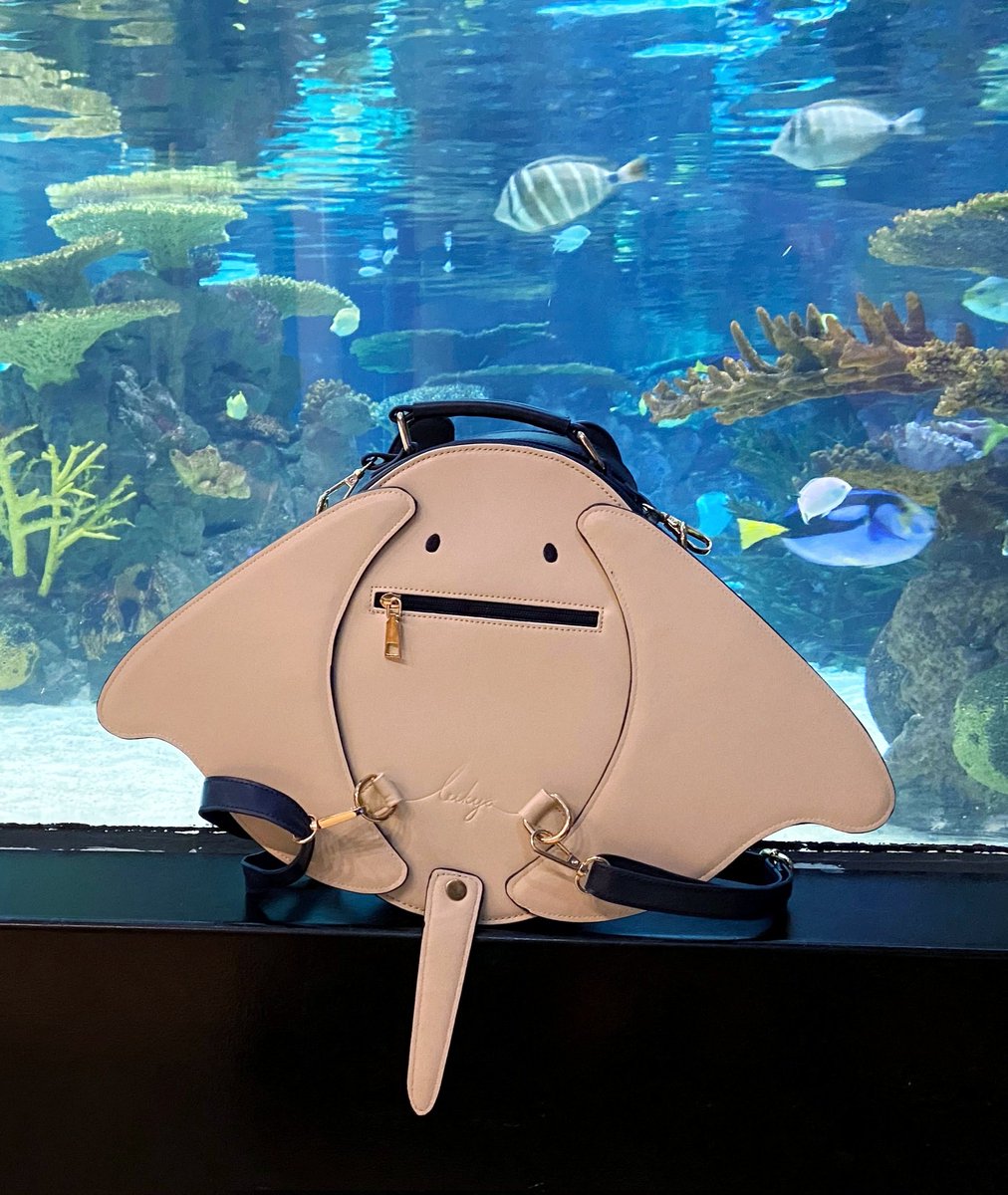my manta ray bag had a little trip to the aquarium 🐠🫧
