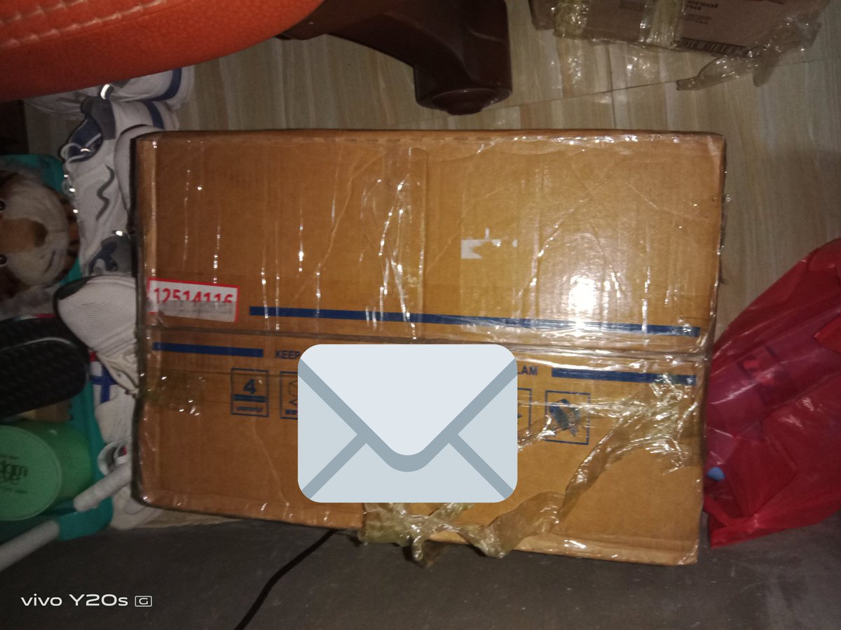 YMMShopPH's tweet photo. [#YMMupdates]

Yey!! The albums are here na finallyy unbox kopo tom nag quick update lang dahil pupunta po kamo ng mga kaibigan ko sa concert mg Ben &amp; Ben salamat po sa tiwala😊 https://t.co/Ek8jQpbbbH
