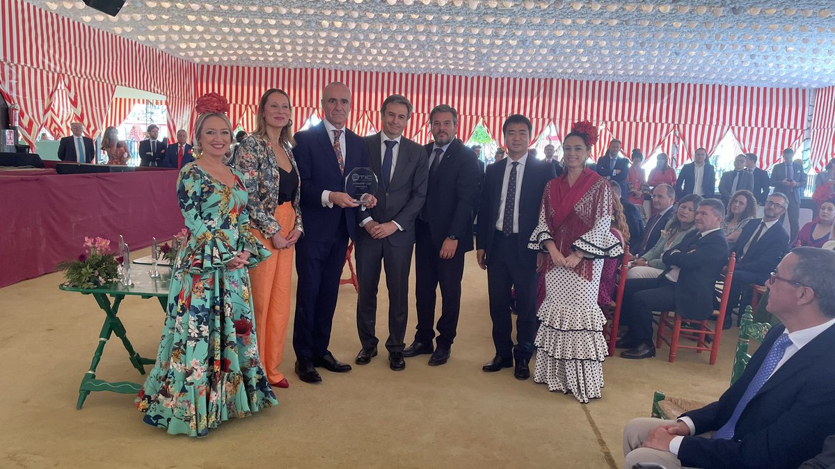 cibersur's tweet photo. #PremiosLuz2022 Categoría Proyecto Local al proyecto eCitySevilla de @EmpleoJunta @Ayto_Sevilla @PCTcartuja @Endesa https://t.co/Bb8iBQ29UM
