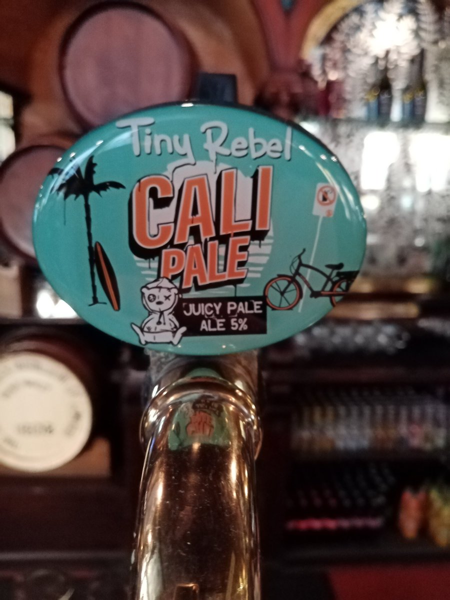 micktcos68's tweet photo. Wk 2 of @Nicholsonspubs @CrownBarBelfast #Palealeshowcase & we have @Adnams #Ghostship 4.5%abv lovely citrus pale also new on is @tinyrebelbrewco #Calipale on draught @camra_ni @bftwni @craftybeertweet @QuareSwally https://t.co/BekWp0gc3h