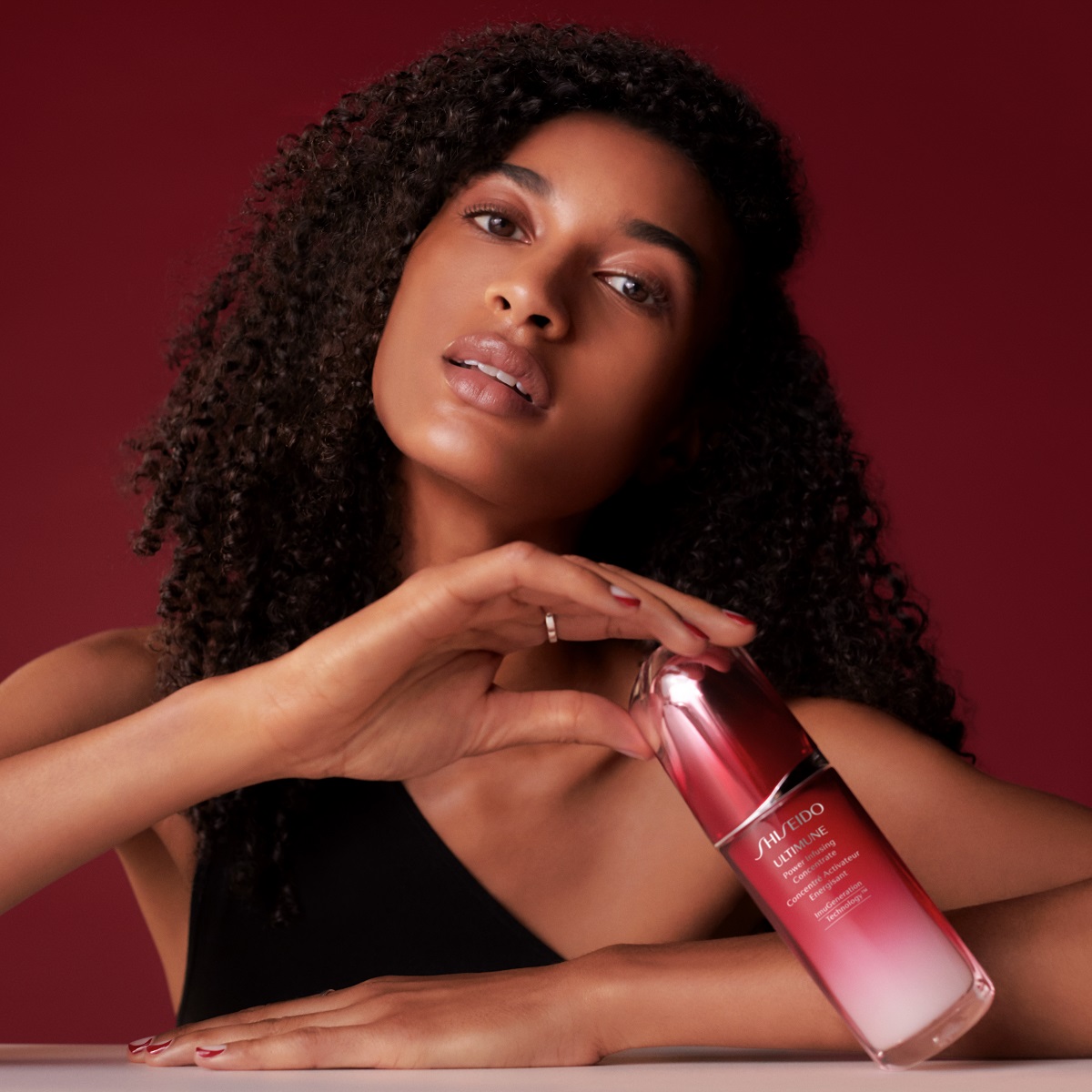 Ultimune Power Infusing Concentrate: ahora aún más poderoso gracias a su doble tecnología antiedad. Potenciada con 8 activos botánicos para una mayor eficacia antiarrugas. bit.ly/3qndZU0