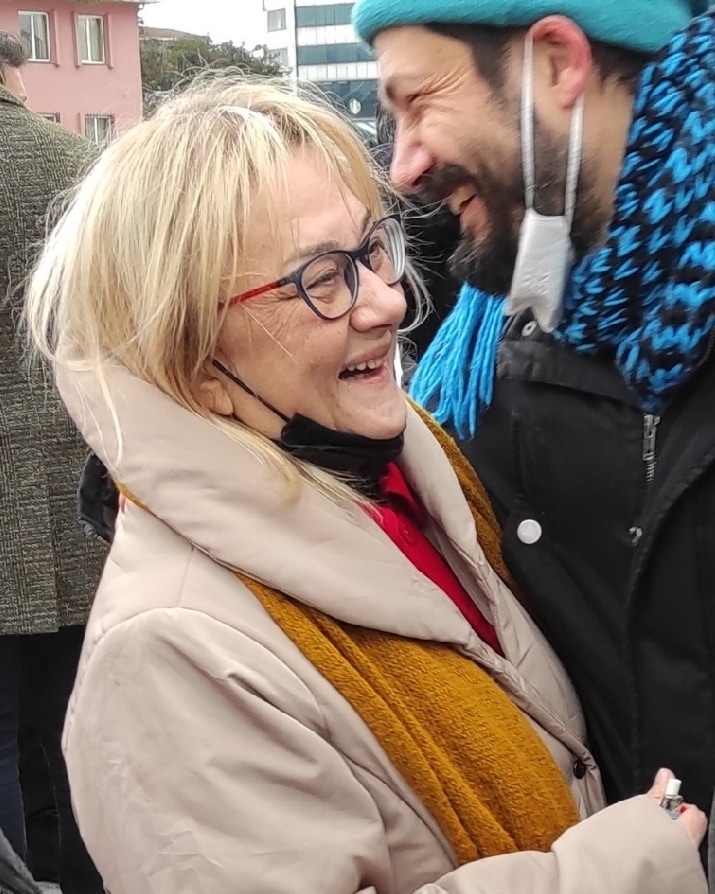 fulyakomsuagi's tweet photo. Gülmek direnmektir ! 
@MucellaYapici https://t.co/34PkO2zogS