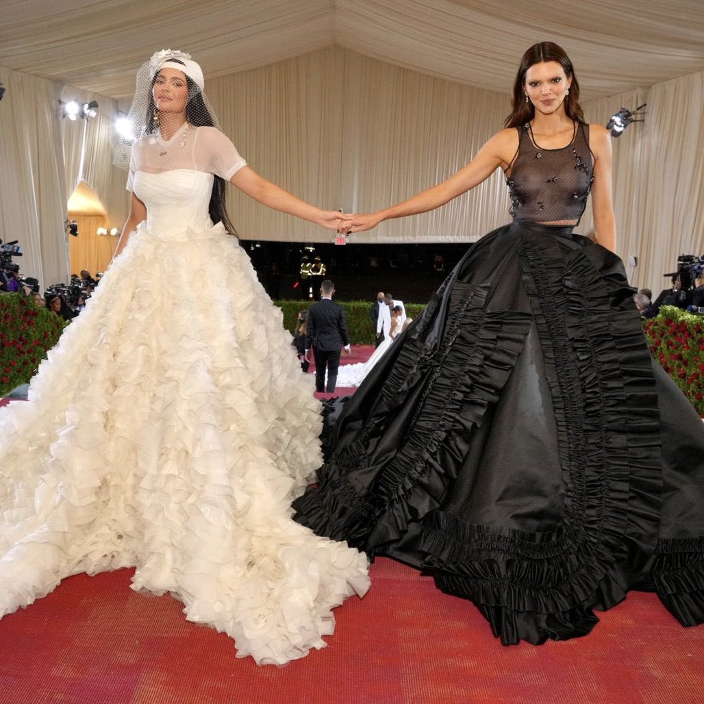 habitualkendall's tweet photo. like barbie as the princess and the pauper #MetGala2022 https://t.co/ToAiER1GCz