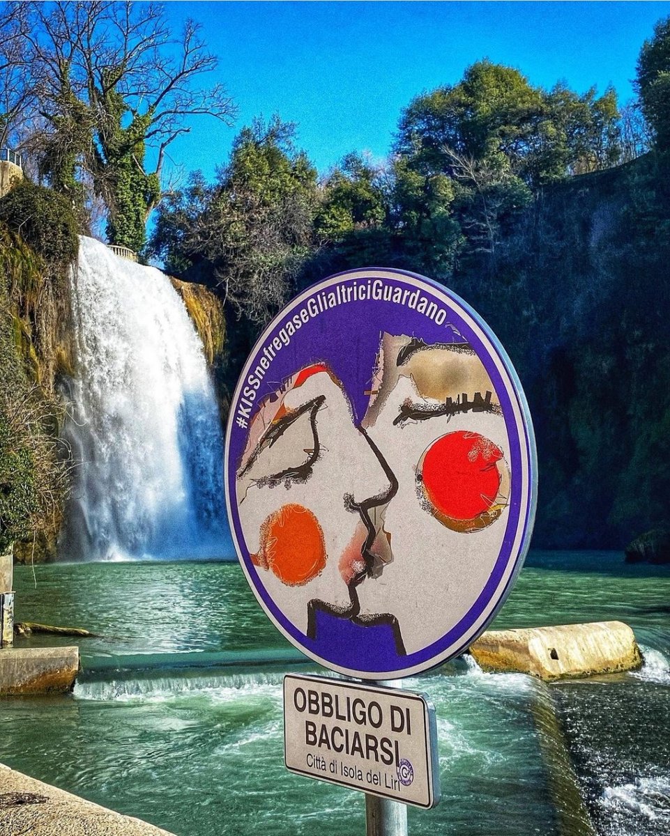 visit_lazio's tweet photo. 💖 Basta un bacio per essere felici, a #IsolaDelLiri lo sanno!
Avete provato l’ebbrezza d'un bacio alla #CascataGrande e #KissnefregaseGlialtriciGuardano?

📸 Ig @_lefibleu_._

#Frosinone #Ciociaria #FaiUnSaltoNelLazio #LazioEternaScoperta #LazioIsMe @Italia https://t.co/JKKao6bPJY