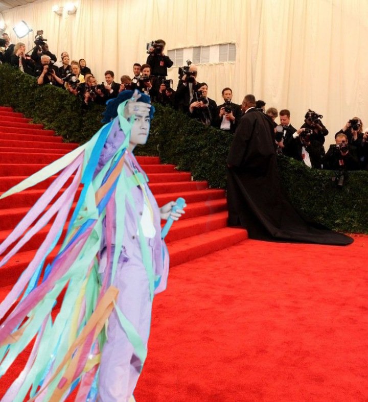 bak7bak7's tweet photo. Here comes the King ππ
#MetGala #MetGala2022 #TAEHYUNG #ourkingV @bts_bighit @BTS_twt https://t.co/QwNPwNOhqi