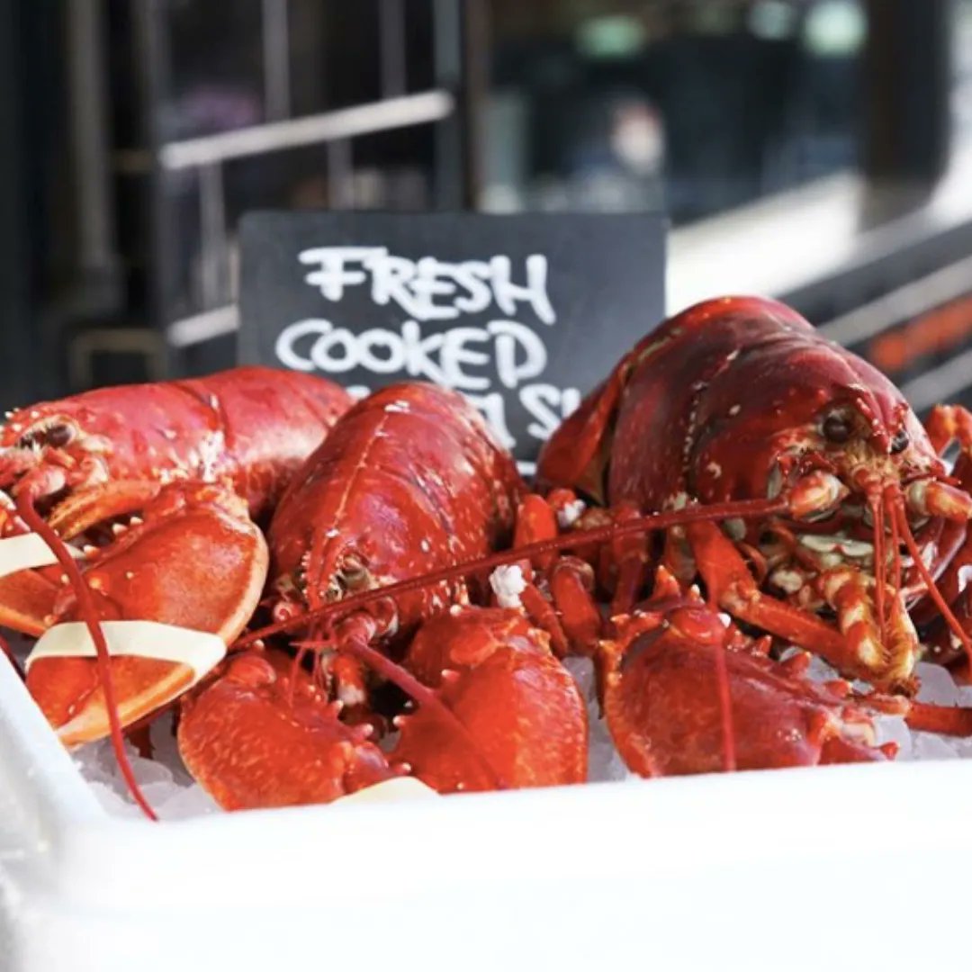 From boat to plate. ⛵️🍽  @jarvisfishmonger
Book your table now at buff.ly/3msotA1 

#boroughmarket #britishfood #boroughmarketlondon #boroughmarketfood #instafish #seafoodlove #freshseafood