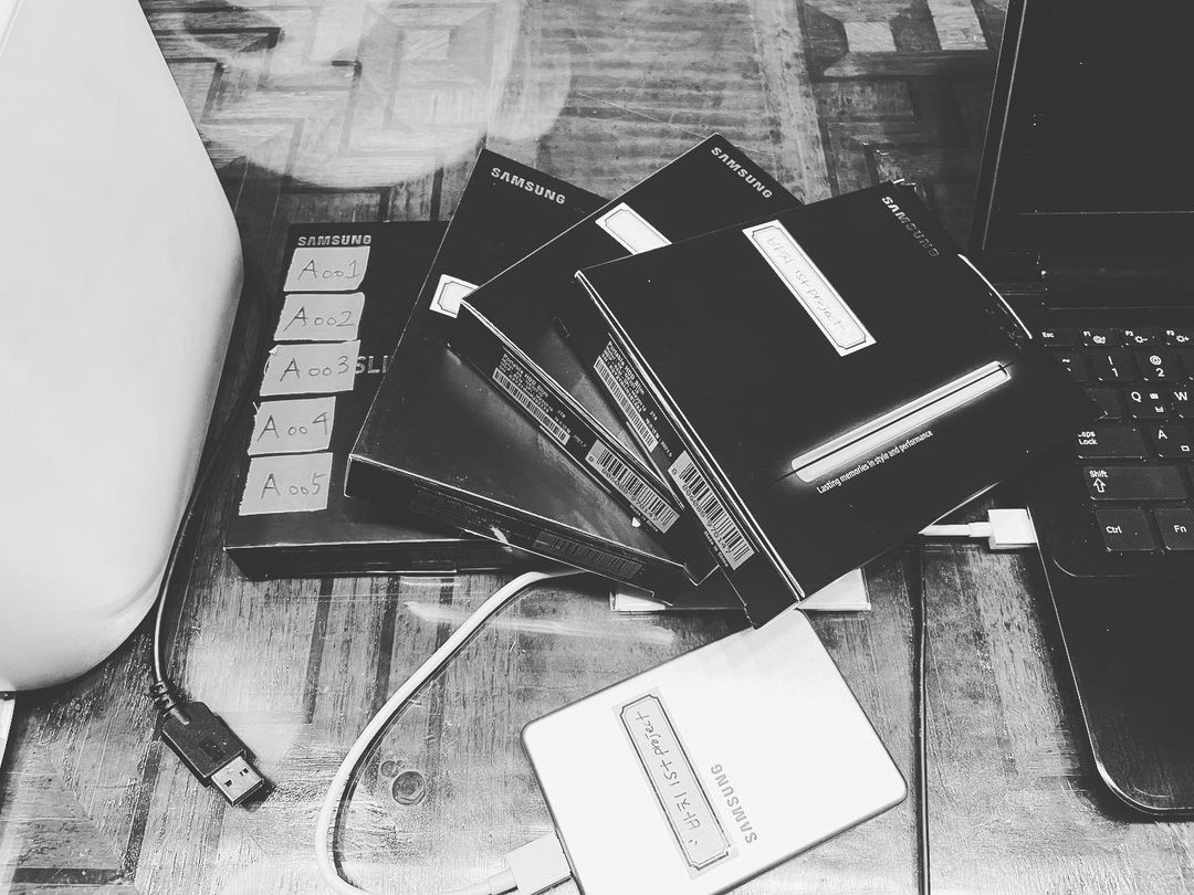 MGYIFC's tweet image. [SNS] 220503 Moon Geun Young Instagram Update

Finally got them all! (Bachi hard drives) Kyaah😆

#PitAPat #FlutterFlutter #PoundingPounding #💕
#Day2419💋

#MoonGeunYoung #문근영