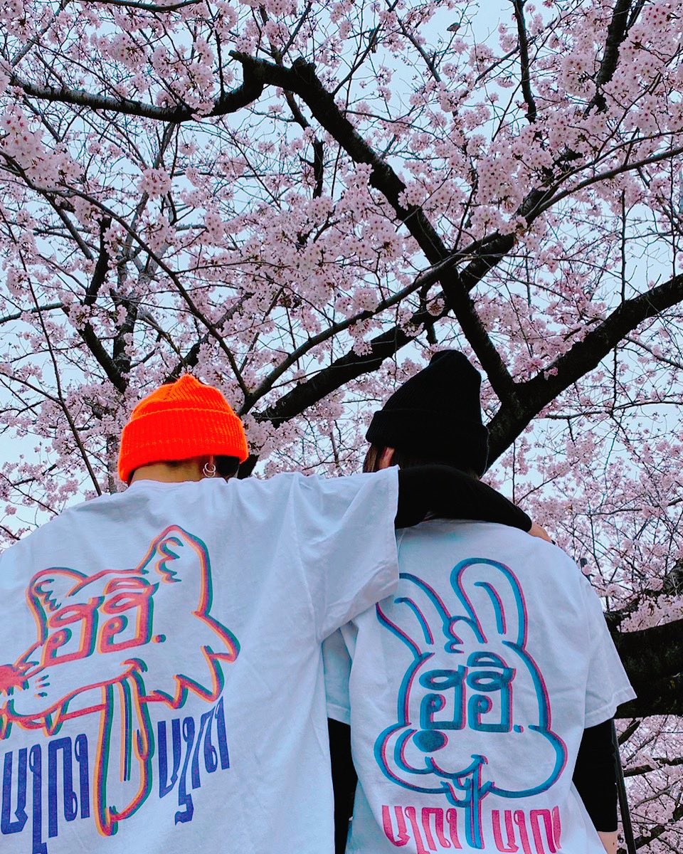 peco_mushu's tweet photo. GW เป็นไงบ้าง?
いかがお過ごし？

寒かったり暑かったり寒かったり
มันหนาว มันร้อน มันหนาว

#タイもじKawaii #タイ語 #thaifashionshop #japanthailand #tokyosnaps #japanstreetfashion #thaifont #kawaiiasia #asianstreetstyle #streetfashionthailand #japanbrand #thaifashion #japan https://t.co/g48rB2nBFt