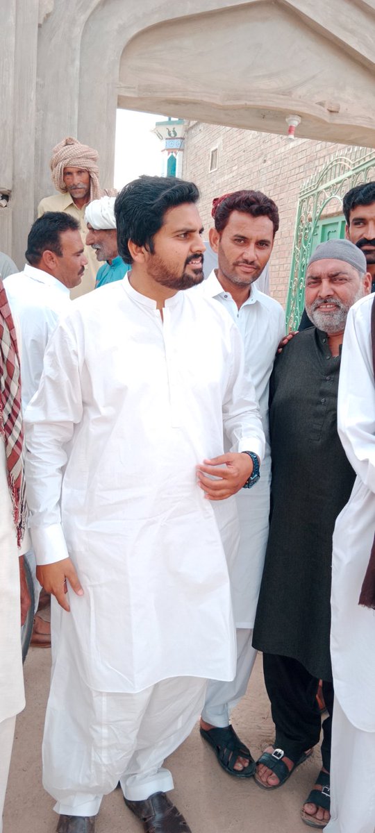 MubasherKathiya's tweet photo. #EidUlFitr  get to gather at village love n harmony after Eid prayer
Common ppl aware abt regime change
#ImportedhakoomatNamanzoor https://t.co/oXvpYq80OY