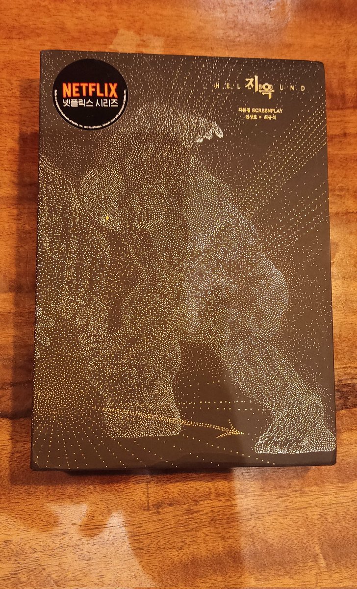 ping_points's tweet photo. Hellbound script book in hardbound with signature of its stellar cast.
Thank you very much!
#HellboundNetflix #KimHyunjoo #김현주 https://t.co/tSX8O7ERT2
