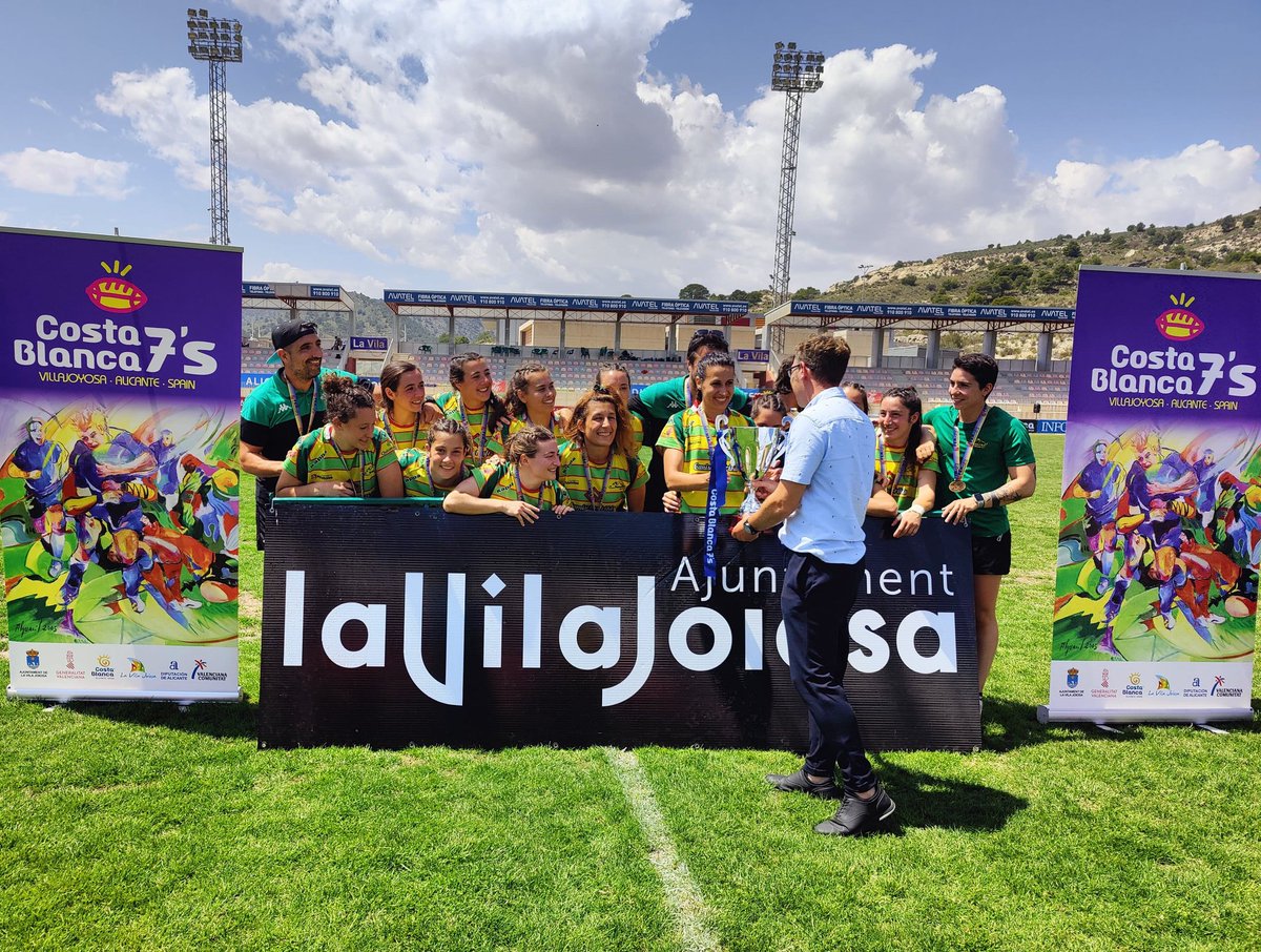 JabatosRugby's tweet photo. La Copa ya está en casa, ya es mostoleña 💚💛 
@AytoMostoles @deportesmost @Noelia_posse https://t.co/s7mfoSfiHz