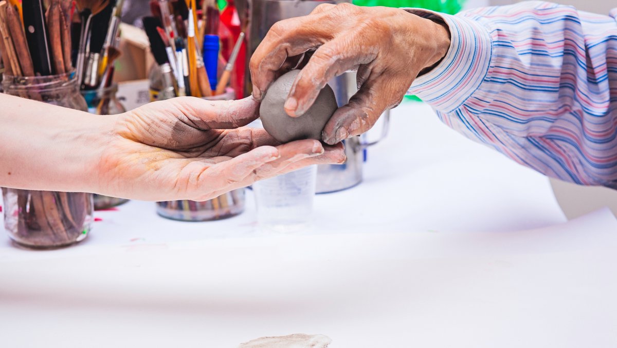 baat_org's tweet photo. ‘The silent intermediary’: a co-authored exploration of a client’s experience of #ArtPsychotherapy for C-#PTSD
This @IJATInscape article by @AliColes3 and Neil Winter is Free Access until 30th June 2022.
Click here to read @tandfonline @Routledgepsych: https://t.co/wMLBI4Cz5L https://t.co/XP9xuCLclG