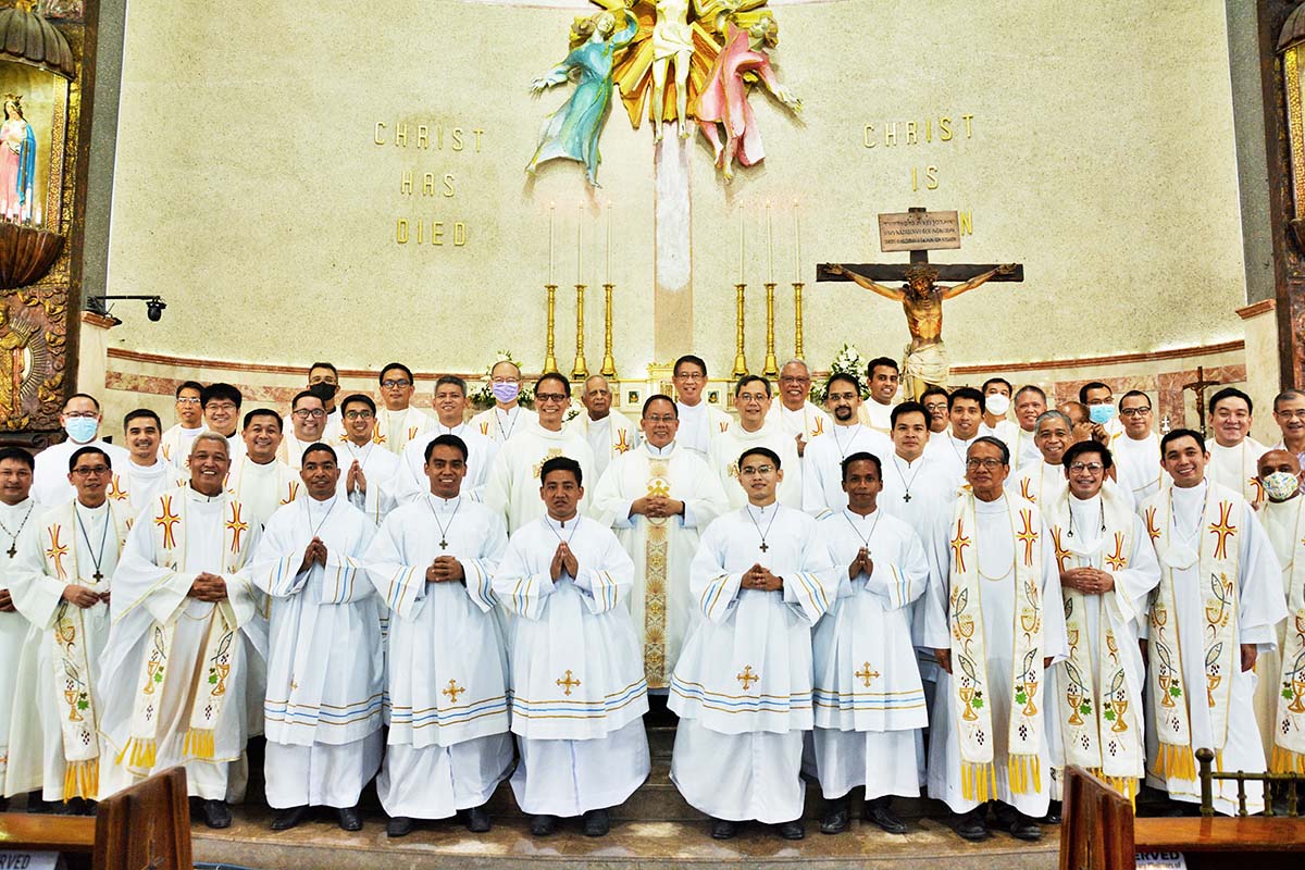 infoANS_EN's tweet photo. Philippines - Ten young #Salesians make their #perpetualprofession in the hands of Fr Alfred Maravilla https://t.co/fIt2AHa2Rw https://t.co/8pzgzeetm9