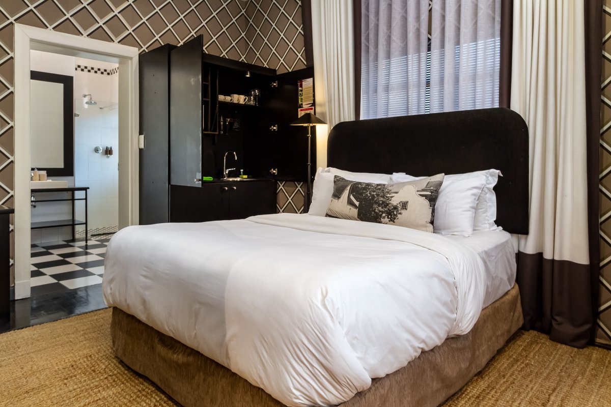LifeLeisure1's tweet photo. Long term accommodation is available in the Western Cape's most beautiful city, Stellenbosch. Two ensuite rooms with queen bed.

 +27 (0) 82 576 4983
20 Van Riebeeck St, Stellenbosch, Stellenbosch
info@lifeandleisure.co.za
https://t.co/q7TUfIX4uO
#stellenbosch  #accommodation https://t.co/w2hfTpgIO7