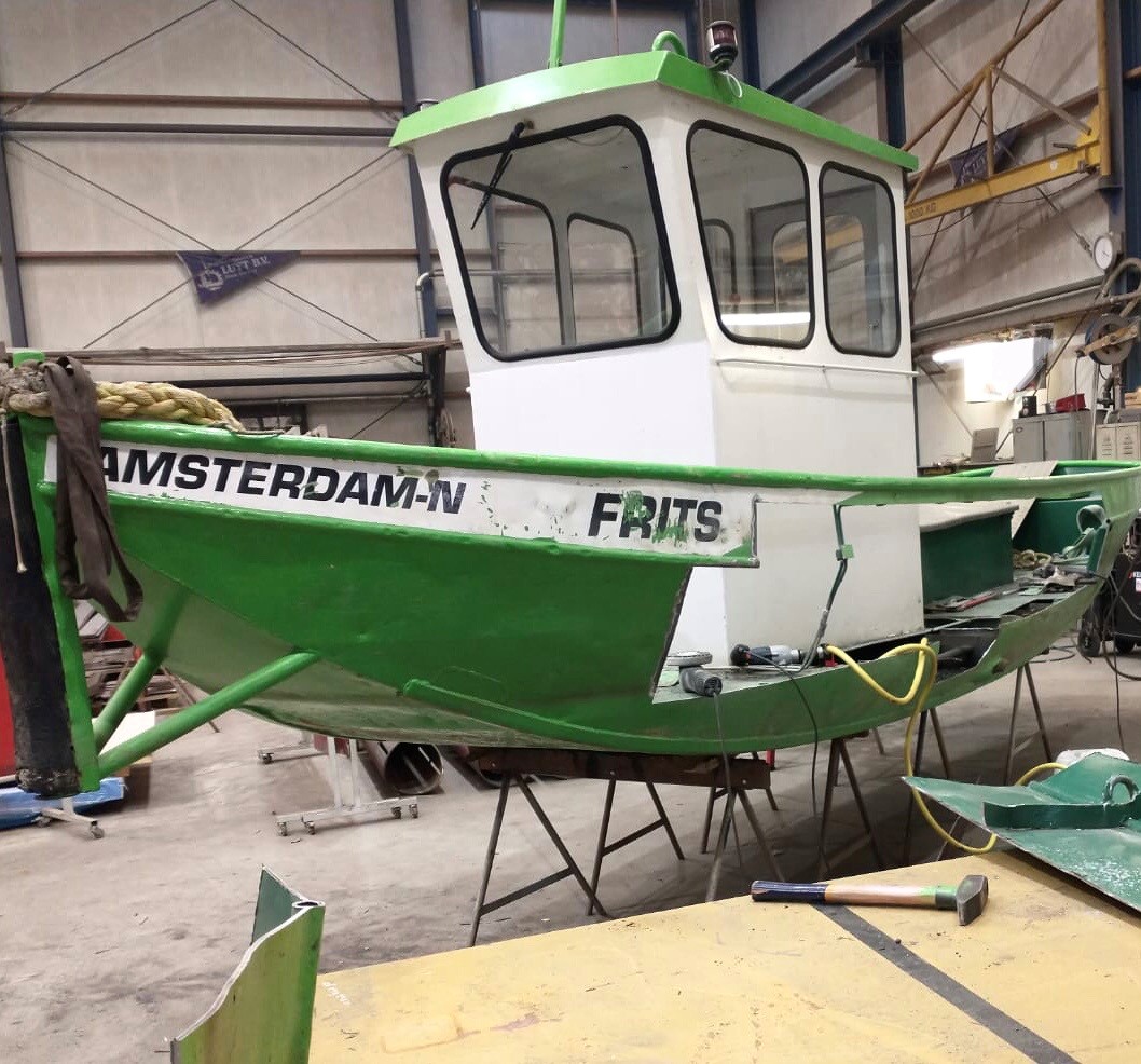 LuytGroep's tweet photo. Opfri(t)sbeurtje!
#werkboot #reparatie #huidplaten #dek #spanten #schroefasinspectie #LUYT
#Frits #Amsterdam #deVriesenvandeWiel #DEMEGroup https://t.co/ihw1pS7FD2