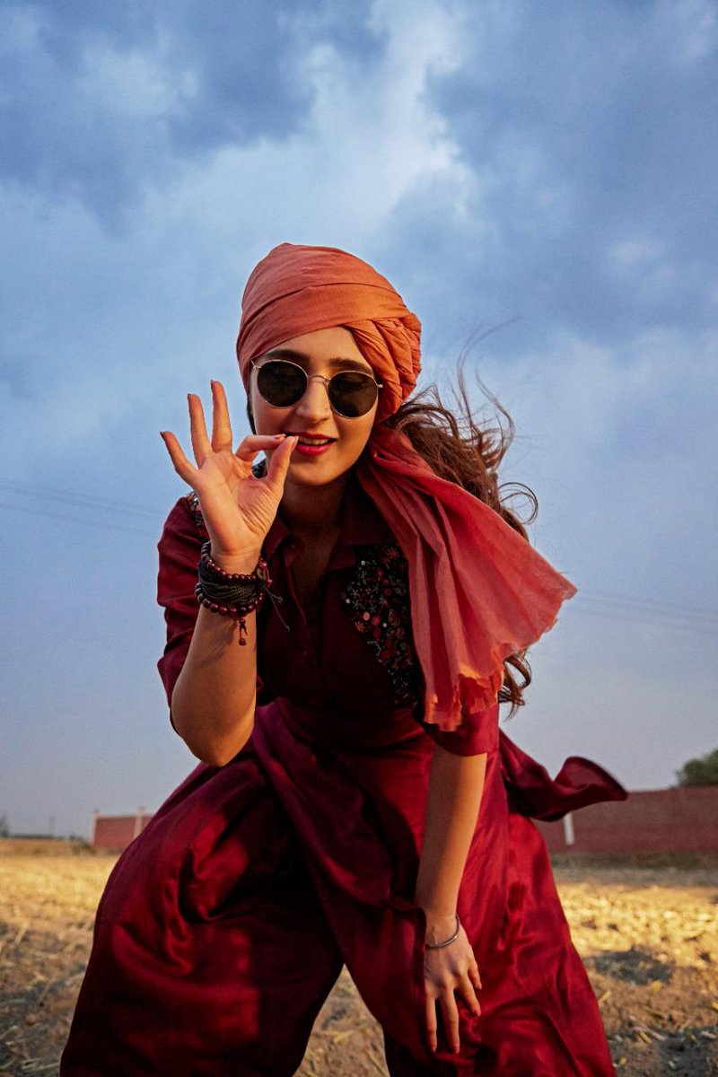 WittyImp10's tweet photo. Dhavani always tries to bring out the best content and she always succeds in it
#DynamiteDhvaniBhanushali https://t.co/LETihBhWvY