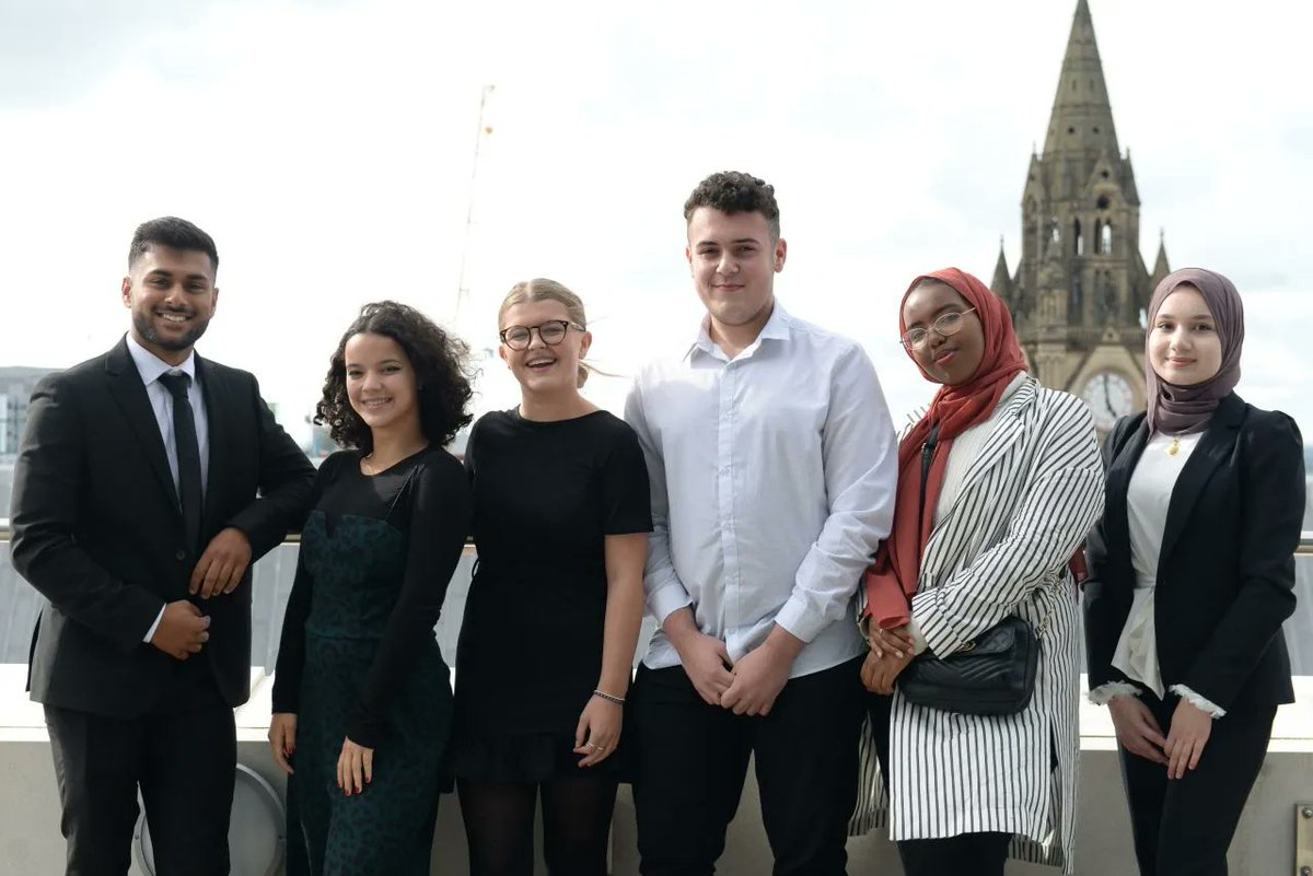 @EY_Foundation Your Future Programme #Recruiting NOW

Leaving school &amp; want to go straight into work? Receive 2 weeks of paid employability skills training, interactive workshops &amp; paid work experience

Find out more &amp; apply through the website ➡️ buff.ly/36Rs7Ok