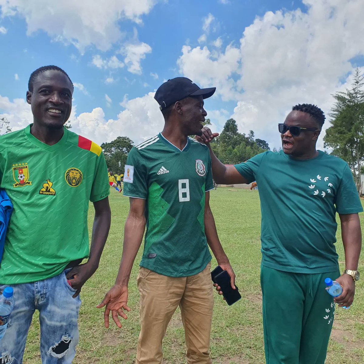 bramwelkaramoja's tweet photo. At Samitsi Grounds with FKF Western Branch CEO Mr. Shelton Amwayi alongside the Wingman @brianbubaz ahead of the FKF Western County League Zone B match between Samitsi FC vs Al Iran. Kickoff in a few ⚽️

#Football #SamitsiFC #Samitsi #ForTheLoveOfTheGame #aBoyFromKakamega https://t.co/6w3nlNGlbD