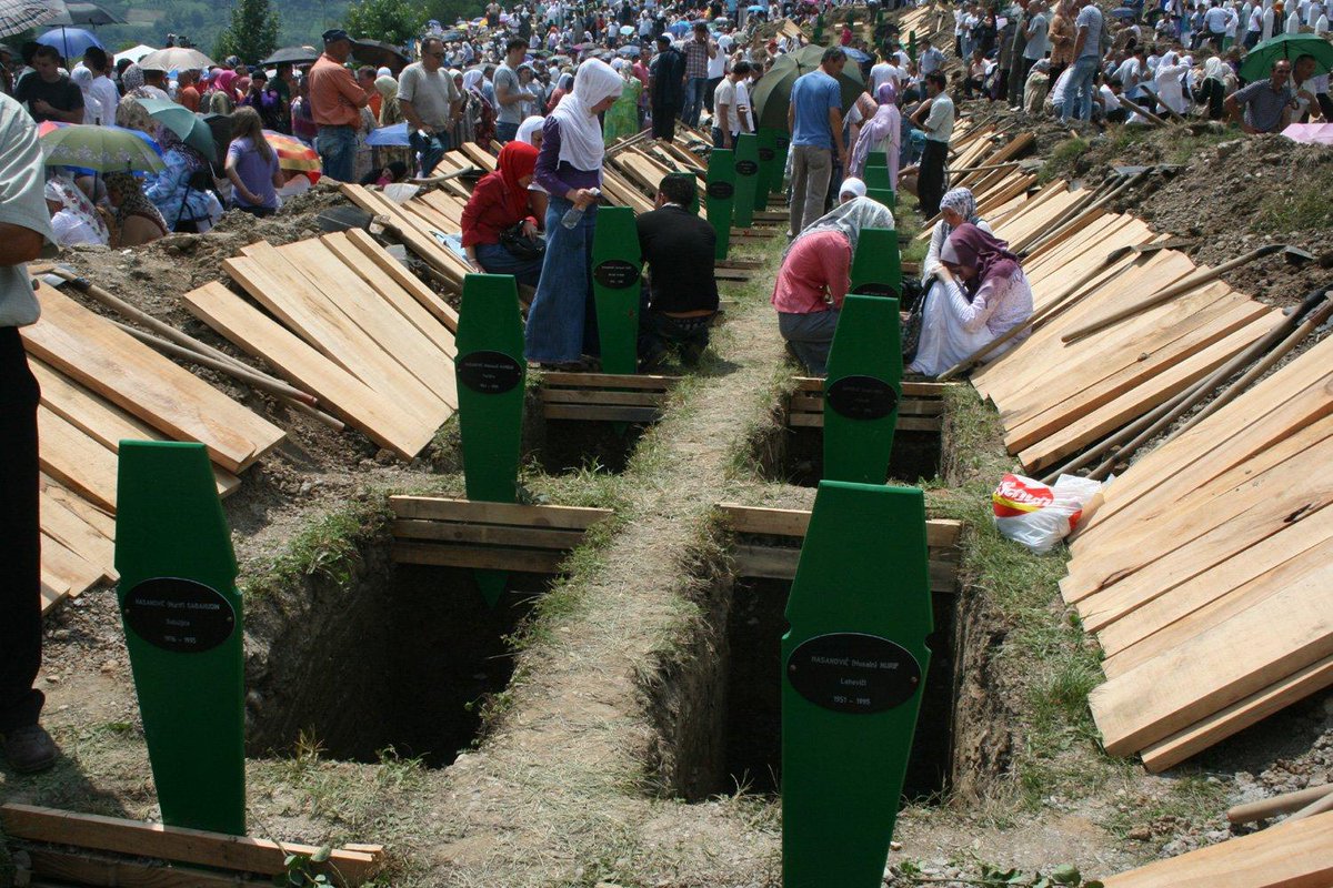 oko_press's tweet photo. Ludobójcy umierają bez wyrzutów sumienia: Gebert o zbrodniach, zbrodniarzach i Ukrainie #gebert #ukraina #srebrenica #ludobójstwo @MiladaJedrysik
https://t.co/FgnwOu0ek8 https://t.co/rHH1m8qgcj