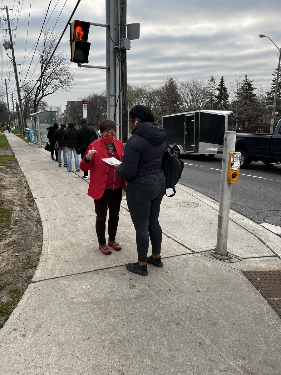 SooWong__'s tweet photo. Morning bus stopping @ Finch and Warden, talked to lots of residents about transit issues and supporting workers through our #liberalplan
#onpoli #scarboroughAgincourt #ScarbTO #ont https://t.co/P6vu1pWxnu