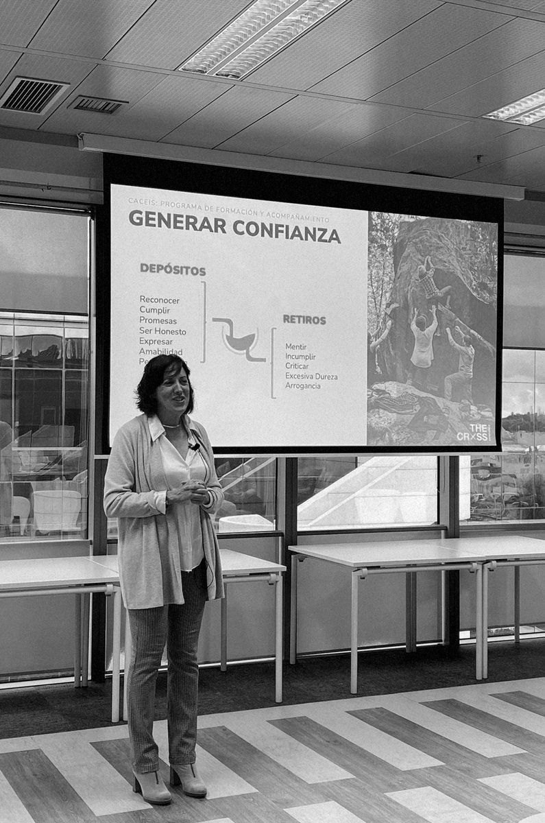 La semana pasada nuestra Crosser Lola Sánchez estuvo increíble en la sesión de EQUIPOS COLABORATIVOS. 

En la sesión hablamos de la importancia de las relaciones de confianza entre los miembros de un grupo.

#equipo #equiposdetrabajo #liderazgo #formacion #thecrossexperience