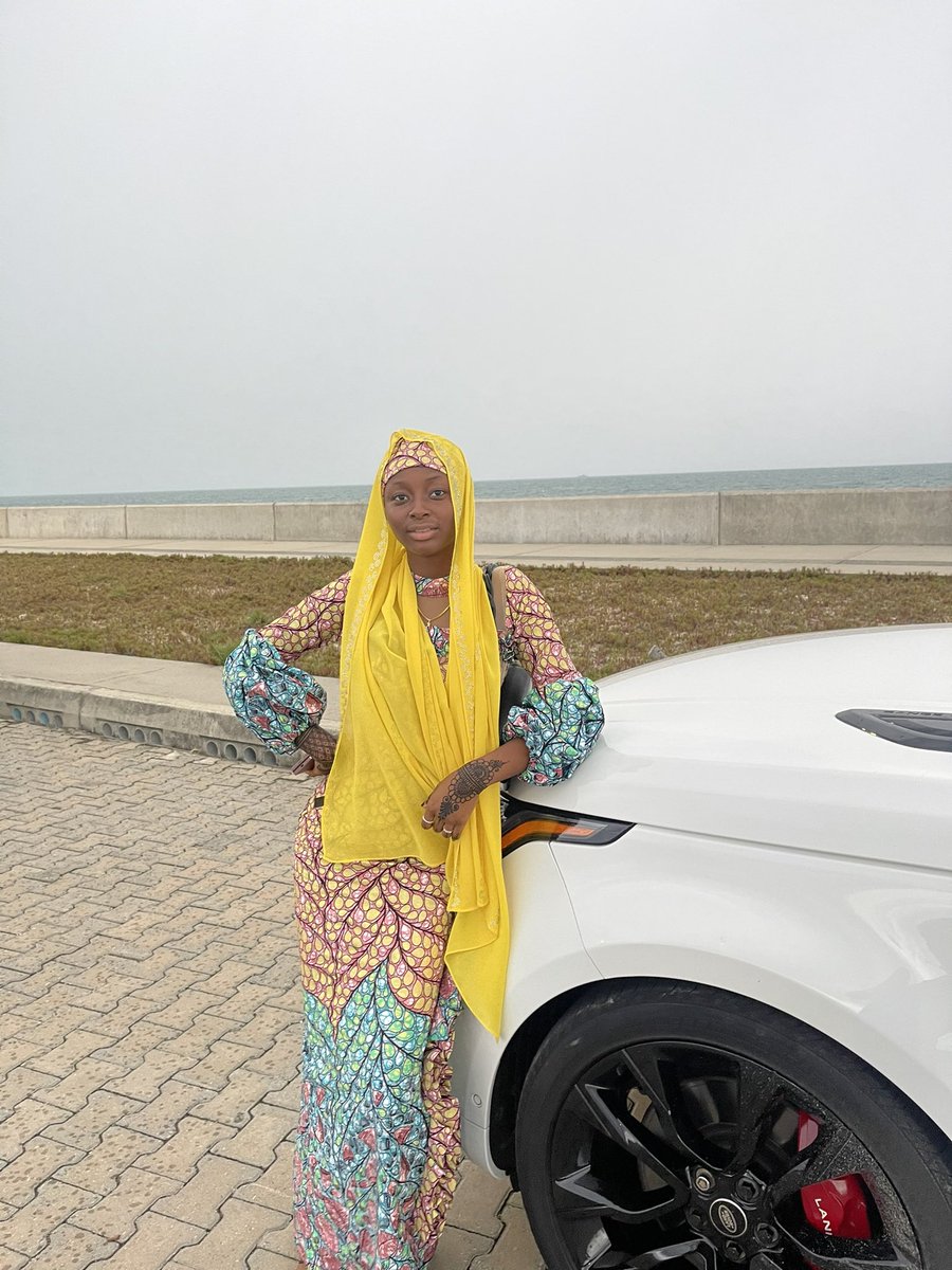 RaliatGiwa's tweet photo. It's a cloudy day,so I thought of bringing a little sunshine into y'all day☺️…Eid Mubarak🌙💛 https://t.co/2FqkkcTA7j