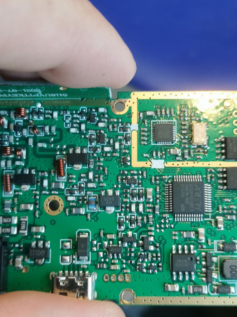 Jianpai FT-UV76 (also known as ABBREE AR-518) teardown. We're miles from your bog-standard chinese analog handset: 32-bit µC (AT32F421), HF (25-50)/VHF/UHF single-chip transceiver (BK4802N).
Given enough work, porting an open-source FW like <a href="/OpenRtx/">OpenRTX</a> might be feasible :)